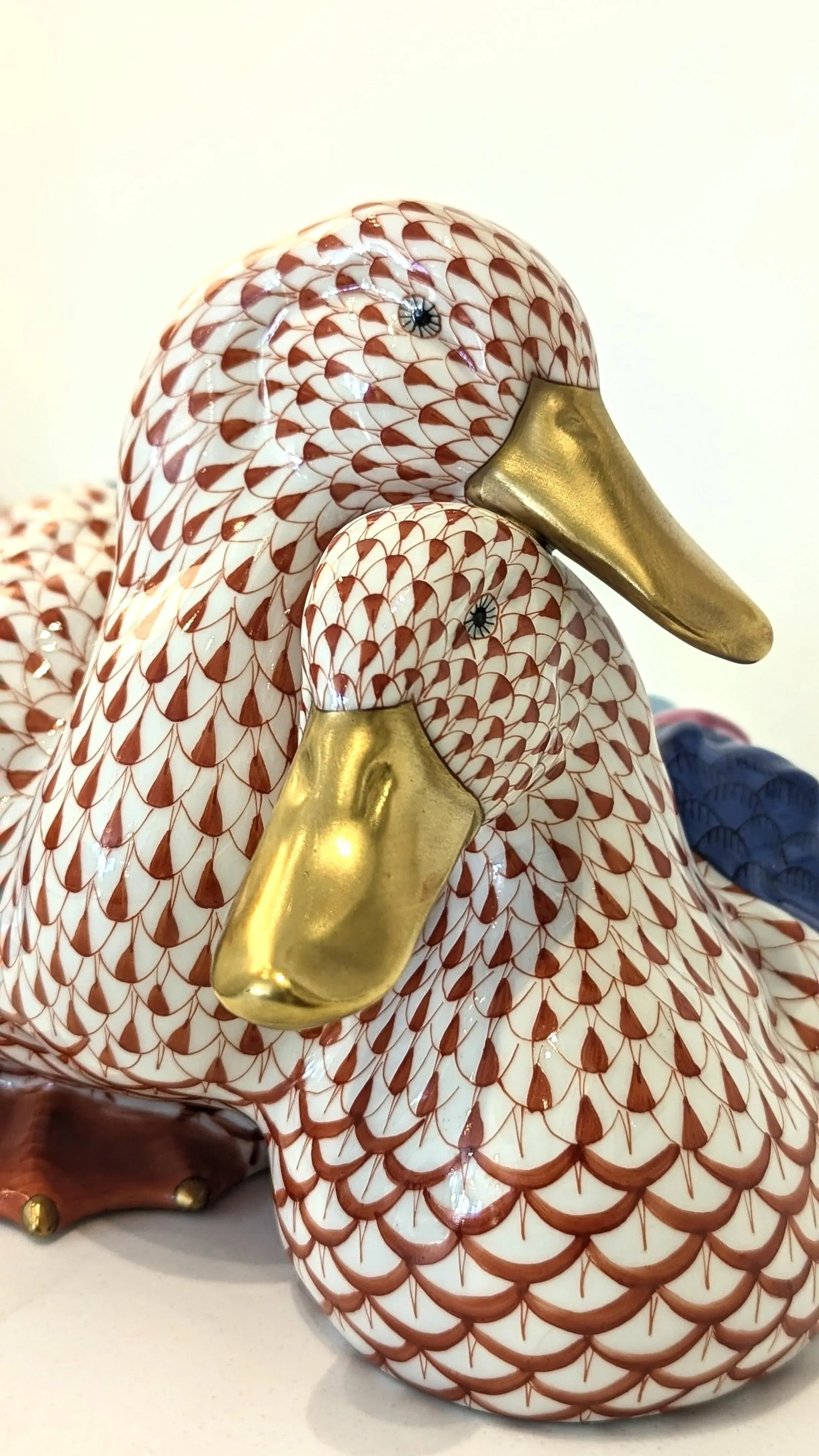 Pair of Herend Porcelain Ducks With Signature Fishnet Pattern - 7
