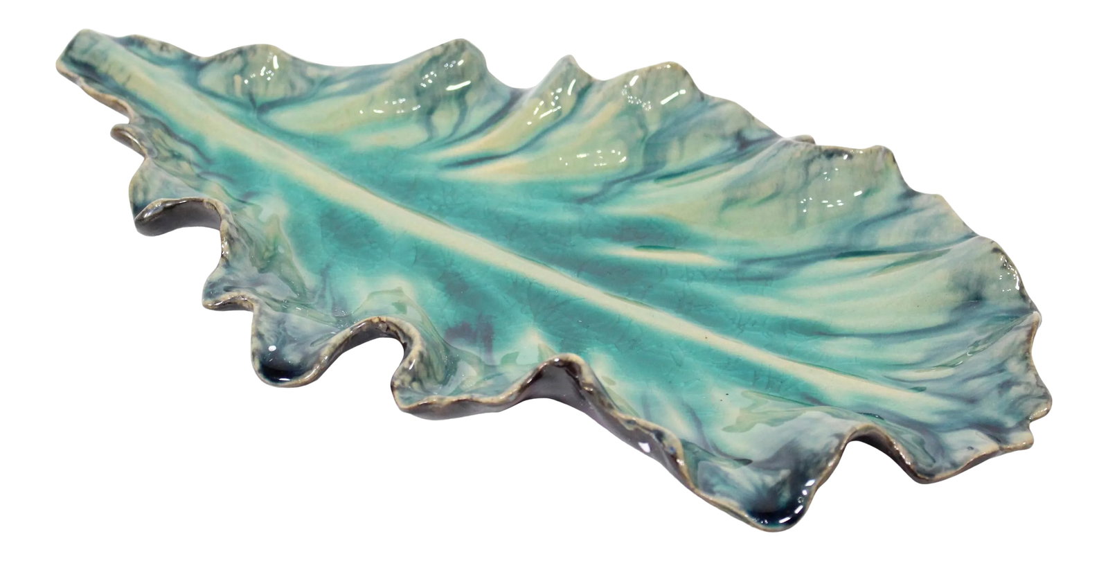 Majolica Platter in Aquamarine by Jardins en Fleur: Heavily glass-glazed terra cotta serving platter by Jardins en Fleur is both sculptural, ornate and food safe. Representative of vintage Italian cabbage leaf majolica, the high gloss glaze is