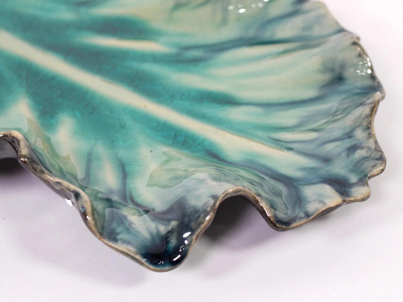 Majolica Platter in Aquamarine by Jardins en Fleur - 7