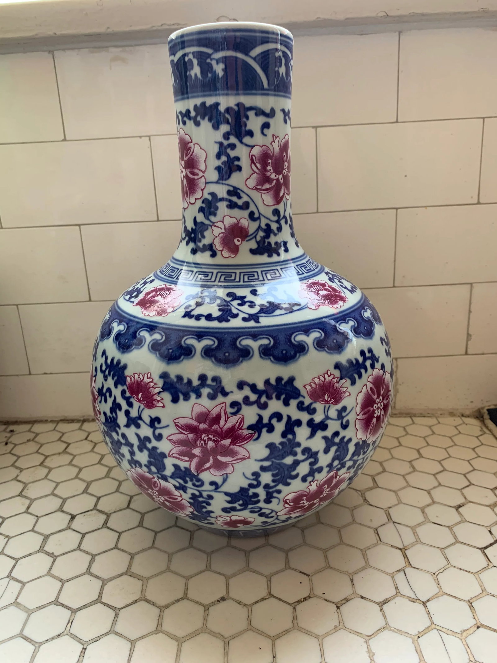 Chinese Blue & White Traditional Porcelain Chinos Vase Pink Flowers - 12