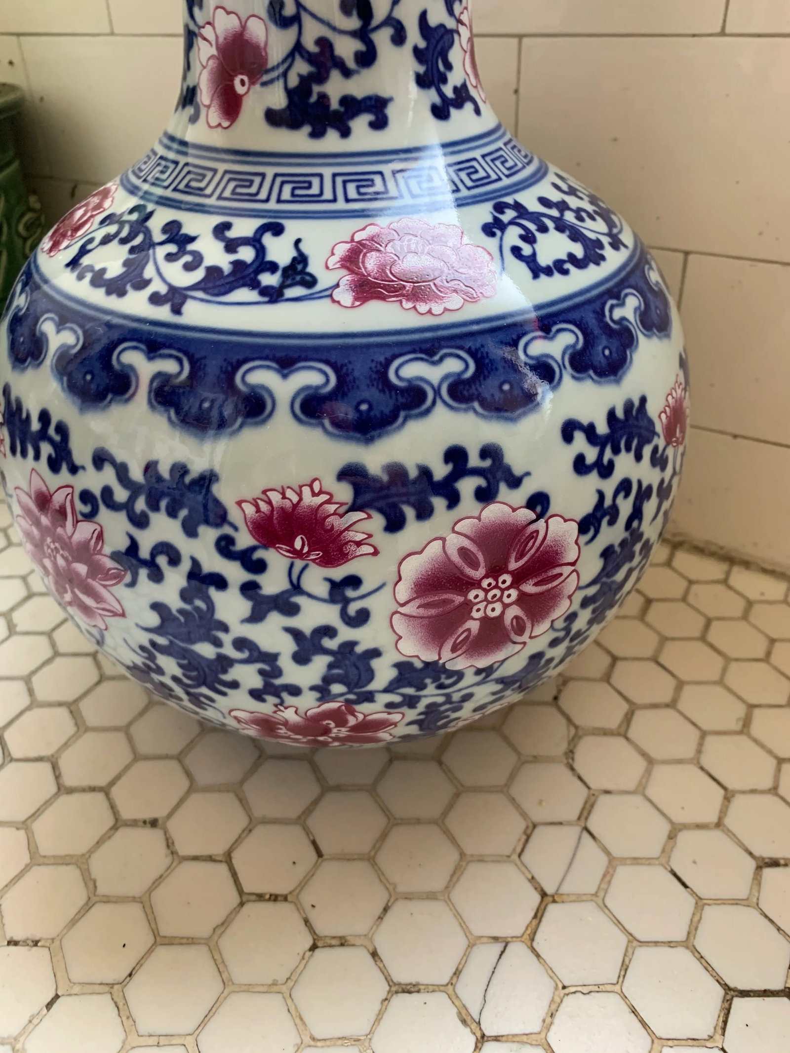 Chinese Blue & White Traditional Porcelain Chinos Vase Pink Flowers - 4