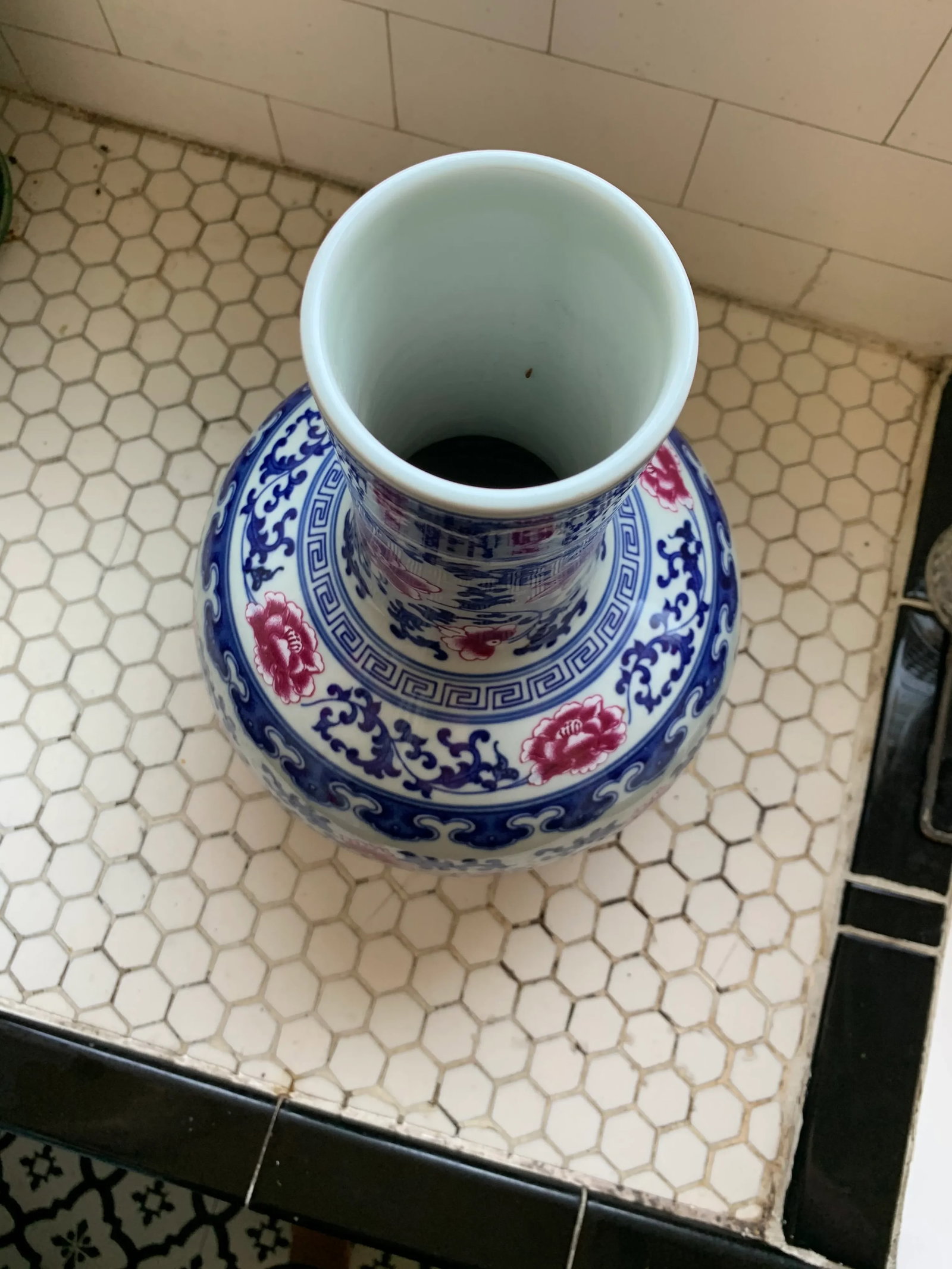 Chinese Blue & White Traditional Porcelain Chinos Vase Pink Flowers - 7