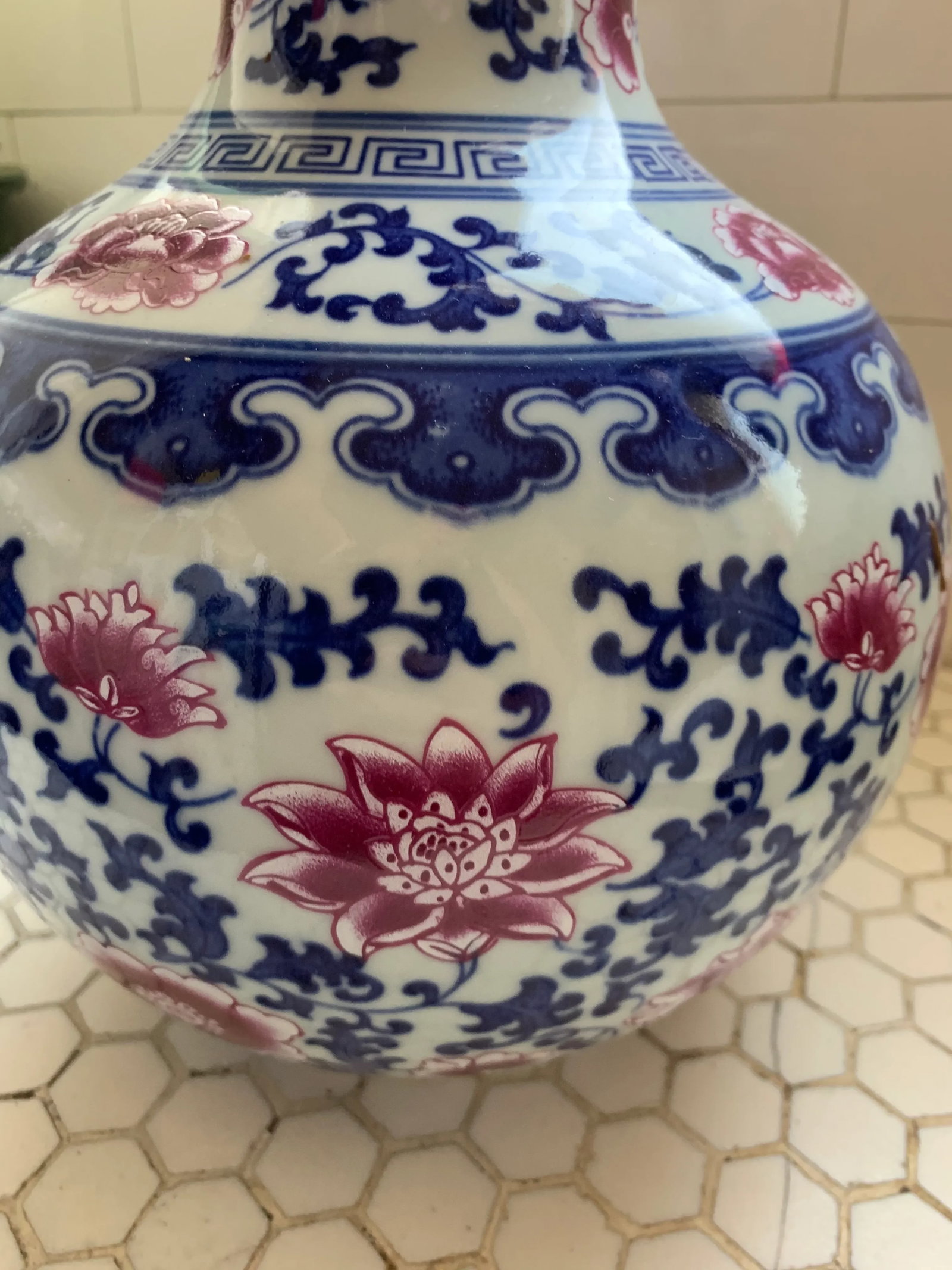 Chinese Blue & White Traditional Porcelain Chinos Vase Pink Flowers - 8