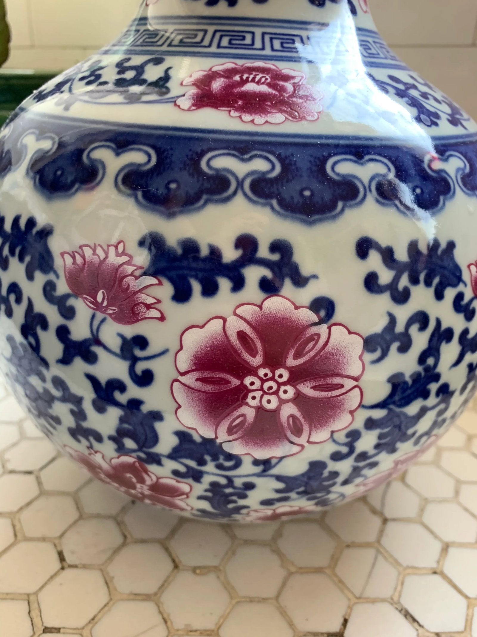 Chinese Blue & White Traditional Porcelain Chinos Vase Pink Flowers - 9
