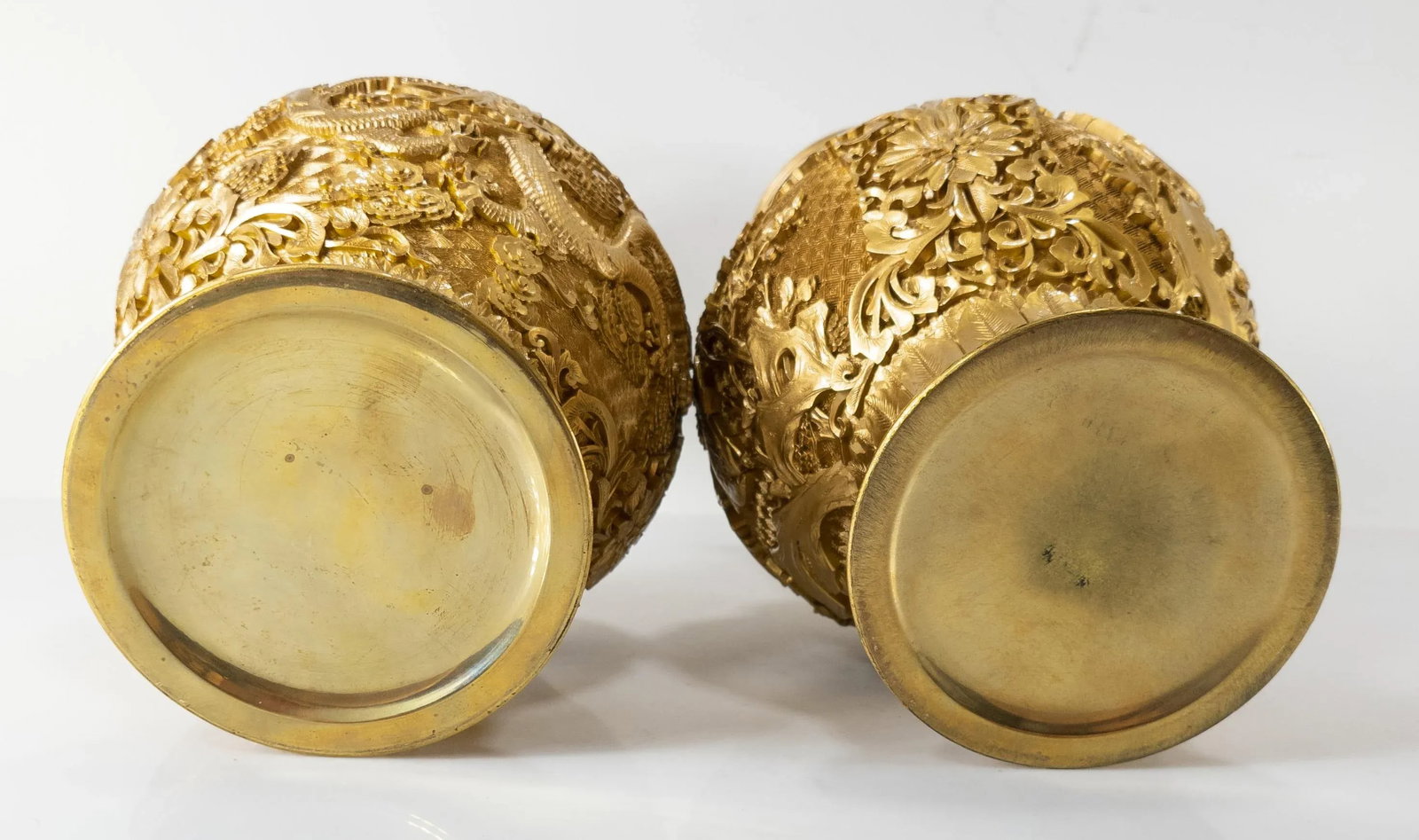 Pair Chinoiserie Hollywood Regency Gold Vases - 10