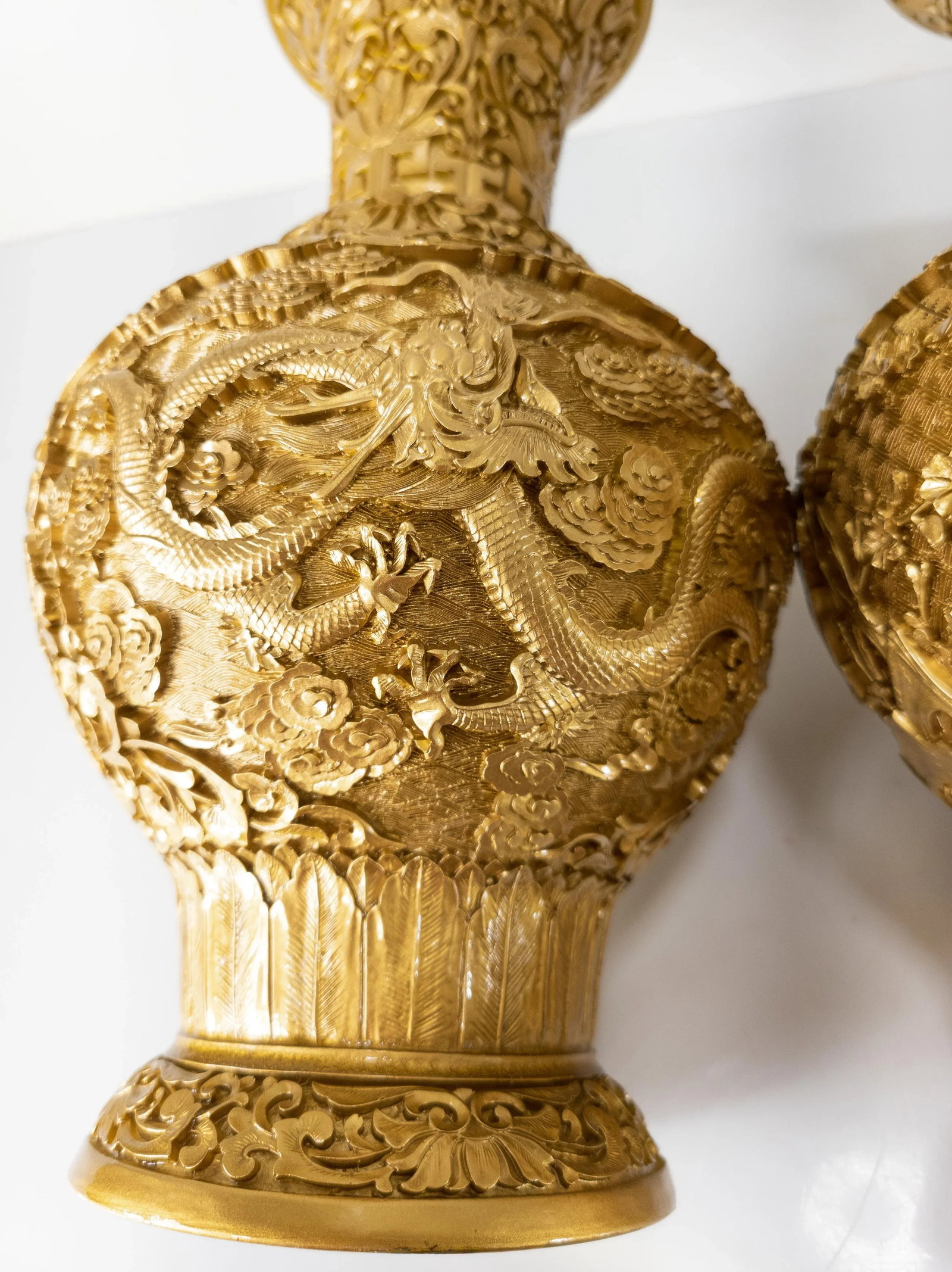Pair Chinoiserie Hollywood Regency Gold Vases - 11