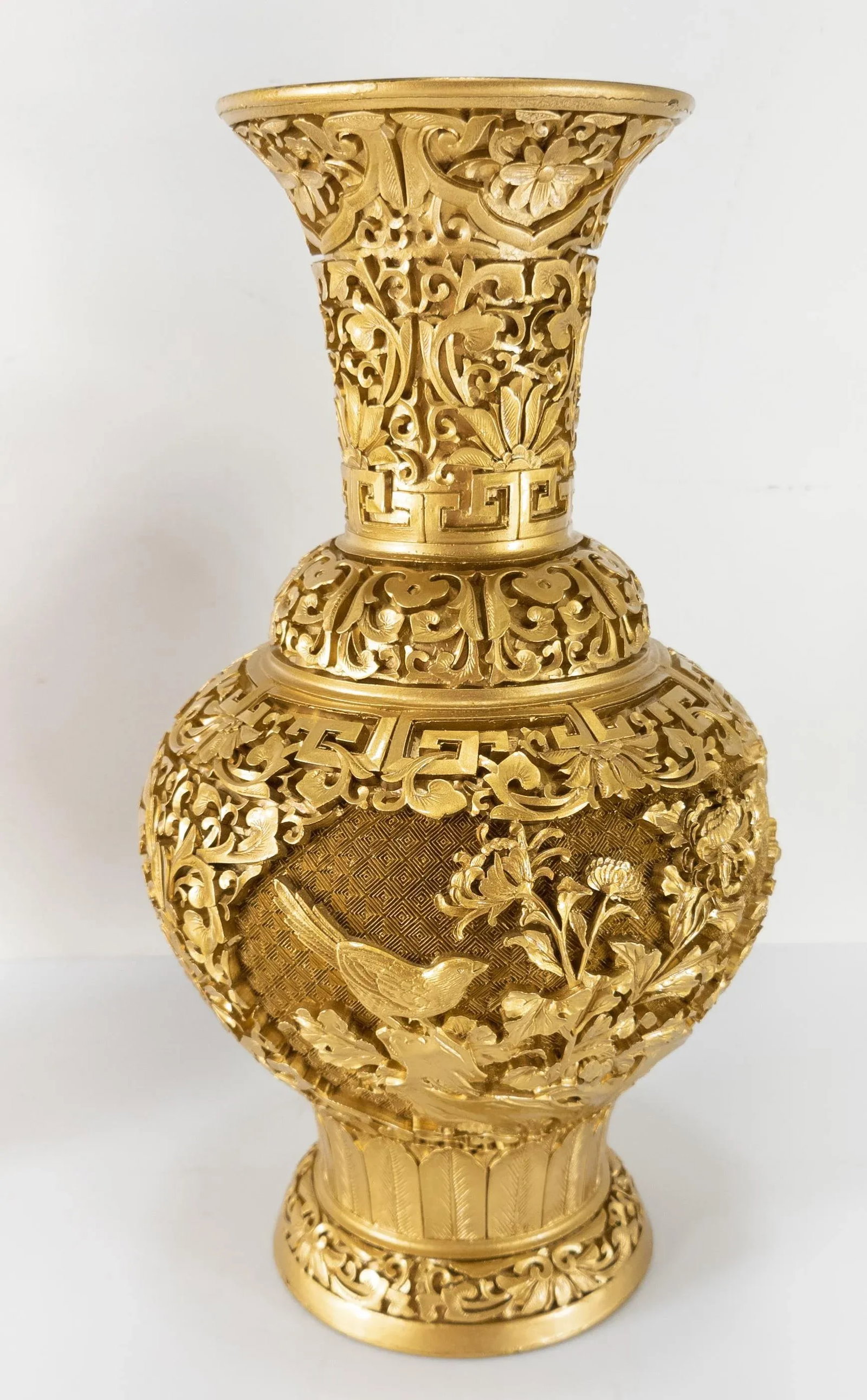 Pair Chinoiserie Hollywood Regency Gold Vases - 7