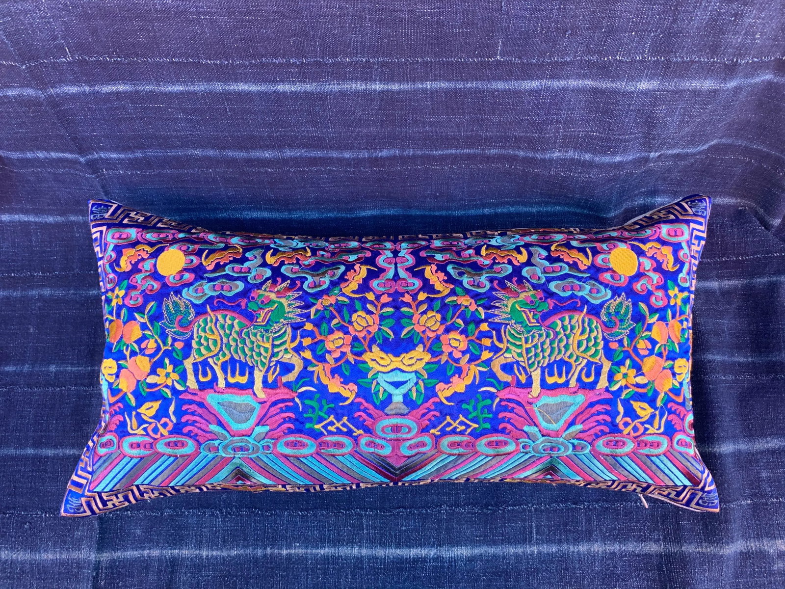Hollywood Regency Royal Blue & Gold Silk Embroidered Foo Dogs Chinoiserie Boudoir Lumbar Pillow - 4