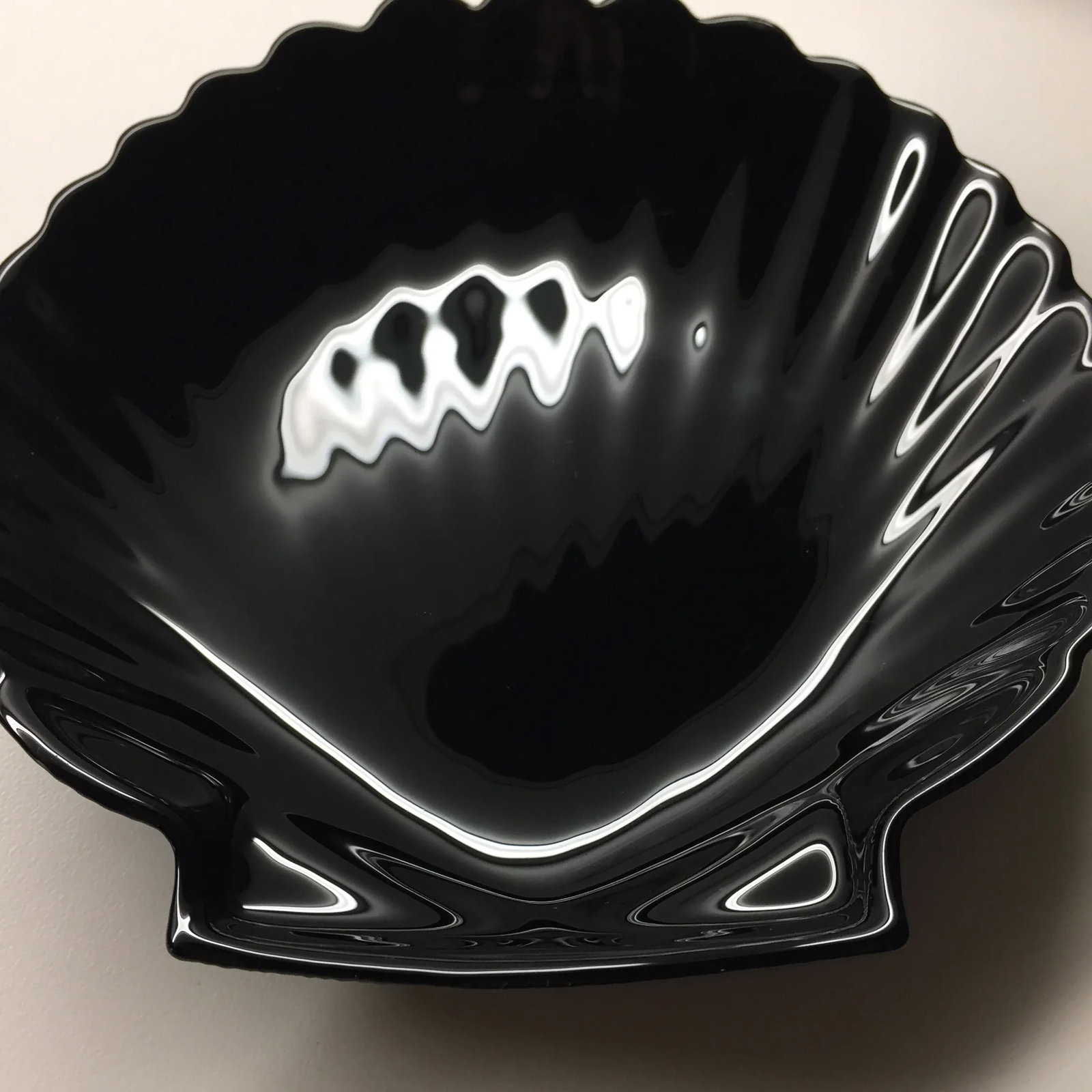 70s Arcoroc French Deco Jet Black Glass Clamshell Dinnerware Set- 24 Pieces - 5