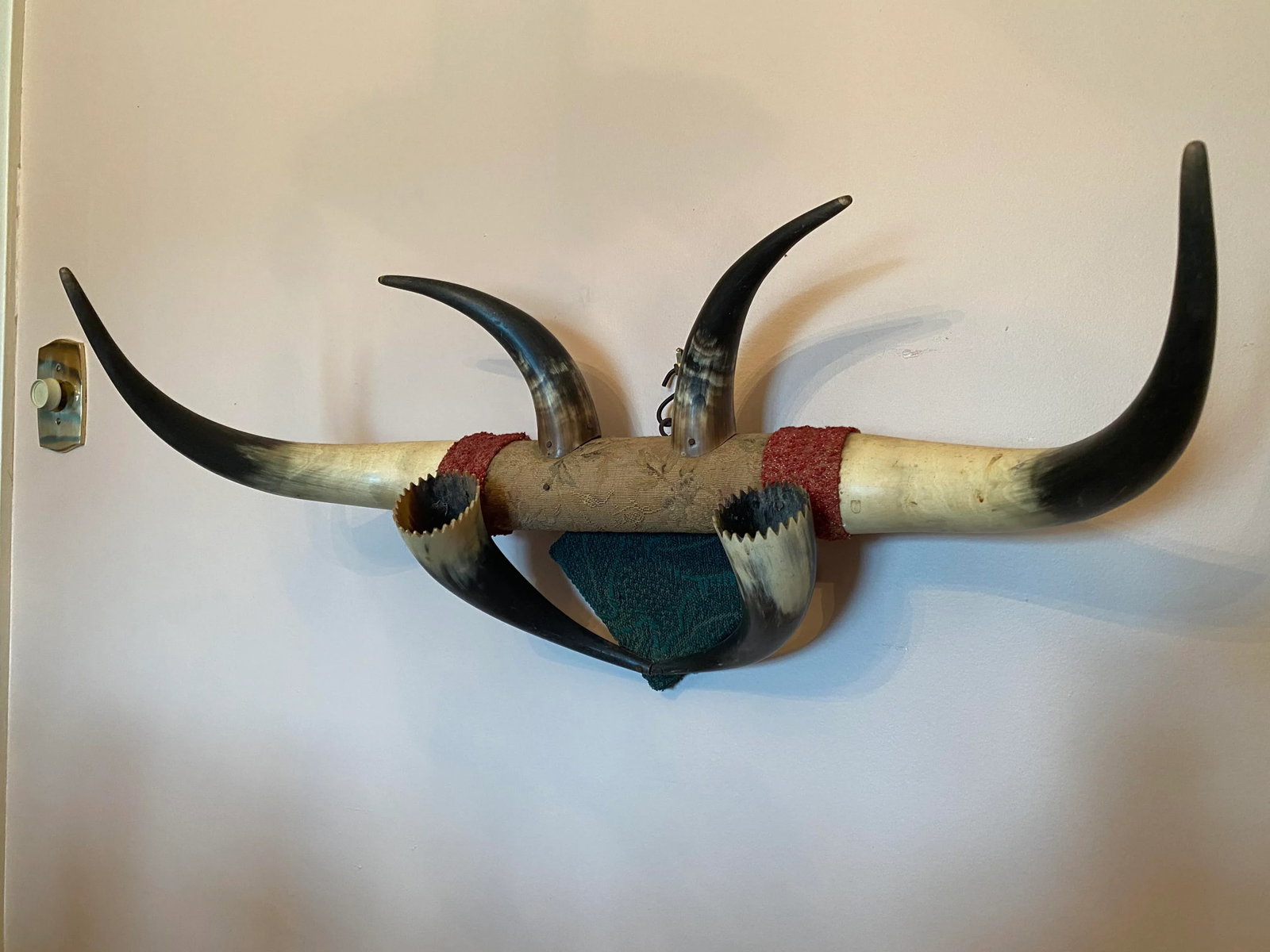 C. 1900 Cowboy Western 6 Steer Horn Wall Mount Coat Hat Rack With Candle Sconces - 2