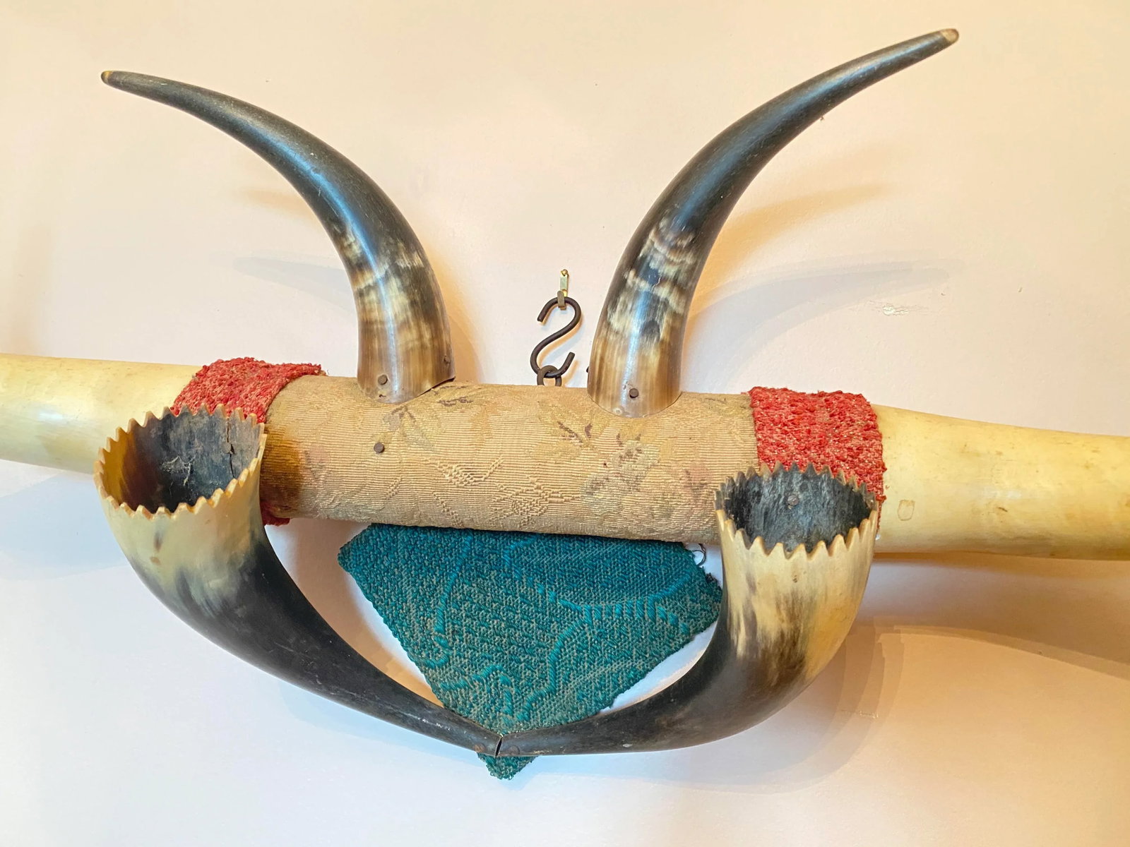 C. 1900 Cowboy Western 6 Steer Horn Wall Mount Coat Hat Rack With Candle Sconces - 5