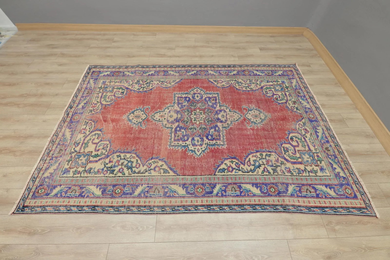 1980s Victorian Purple Medallion Rug - 4