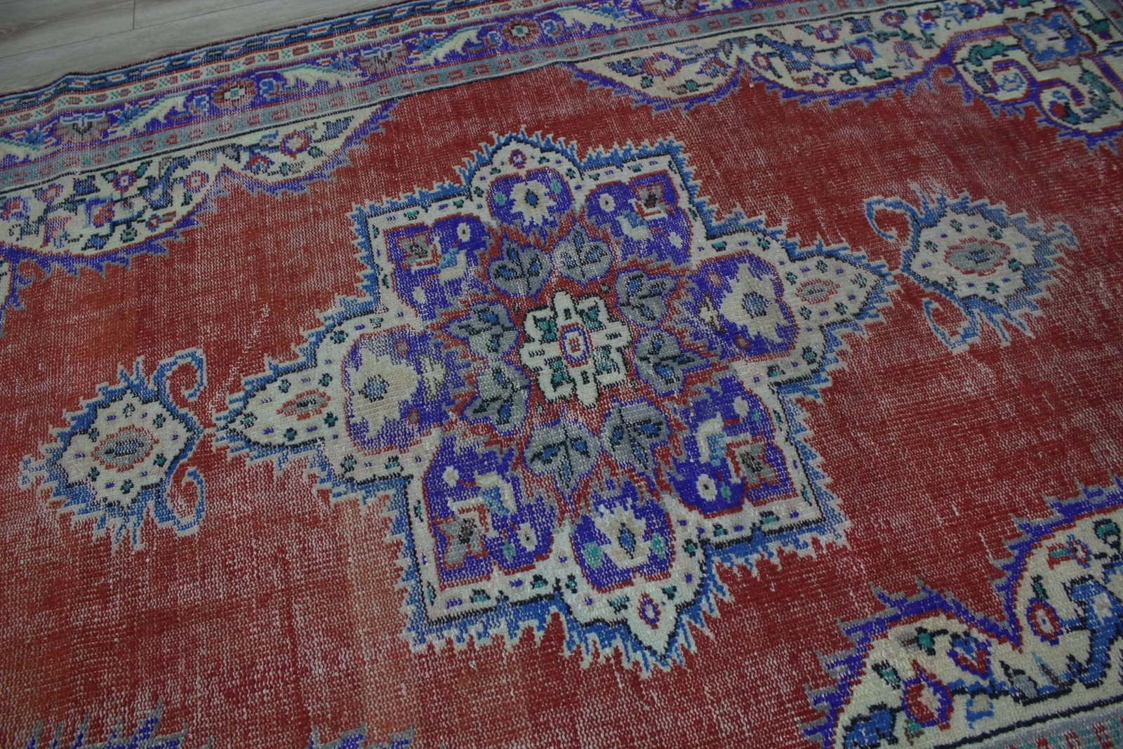 1980s Victorian Purple Medallion Rug - 7