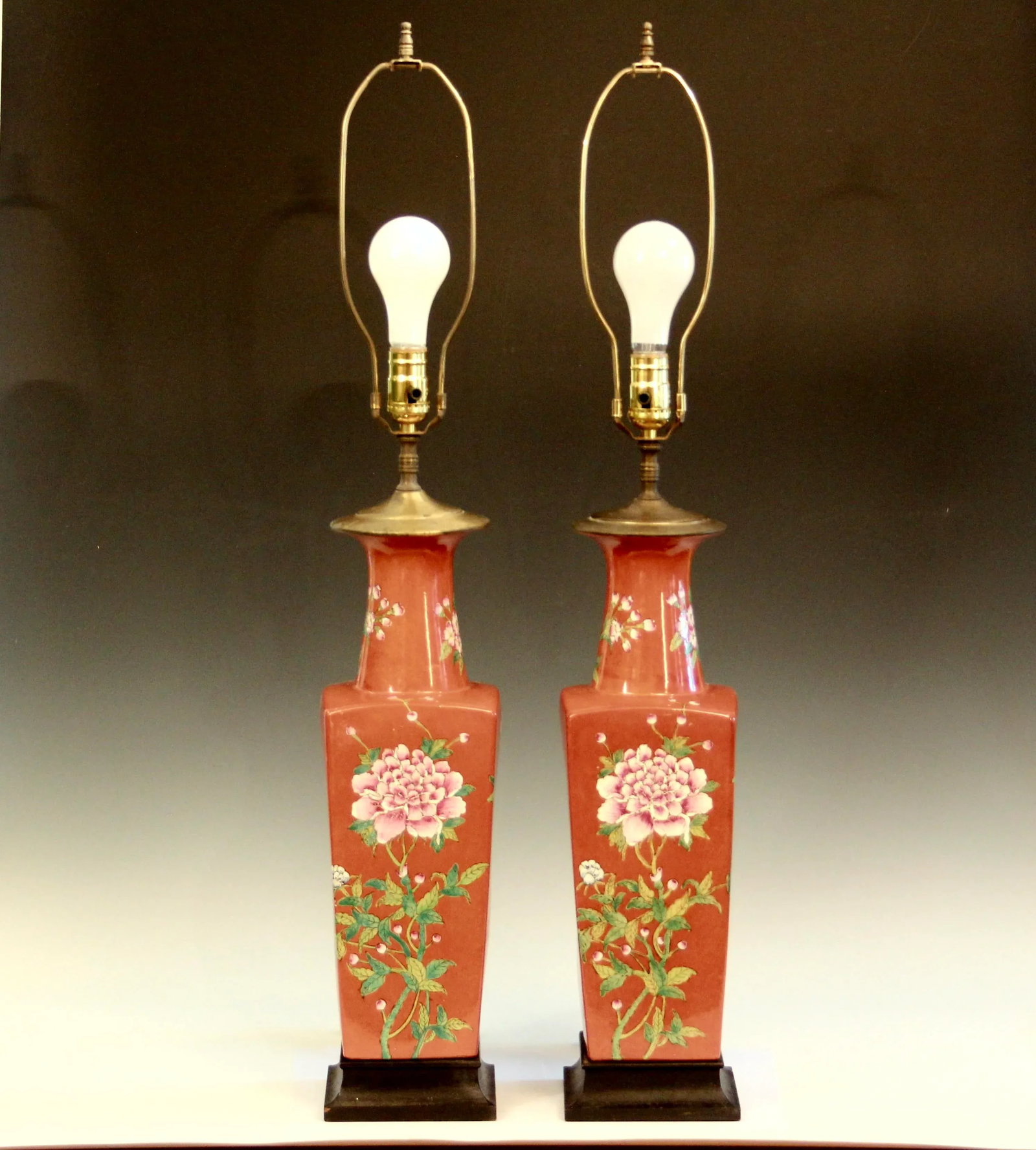 Pair 1970s Chinese Porcelain Chinoiserie Square Lamps Vase Famille Rouge - 10