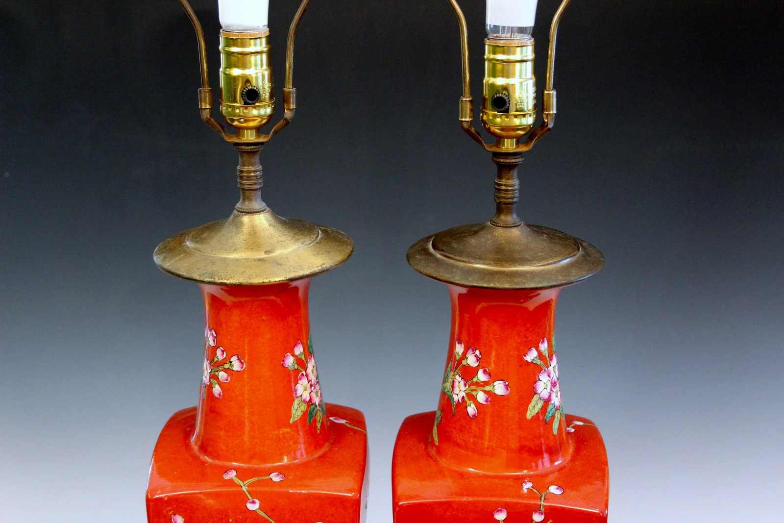 Pair 1970s Chinese Porcelain Chinoiserie Square Lamps Vase Famille Rouge - 6