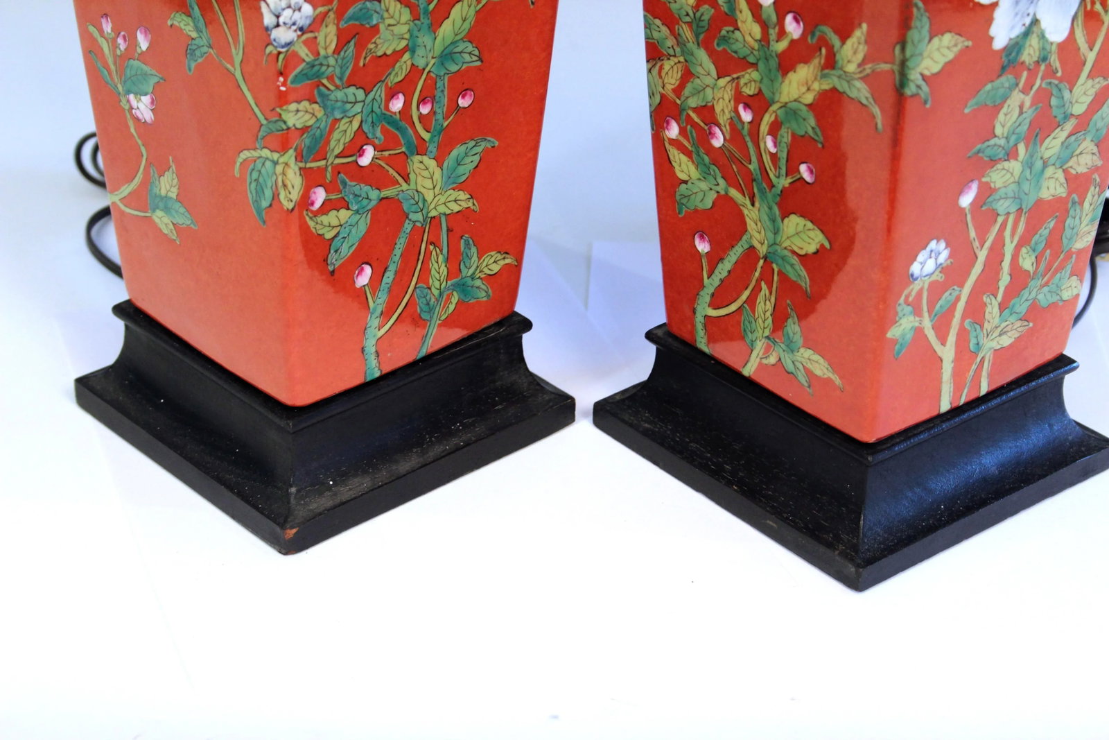 Pair 1970s Chinese Porcelain Chinoiserie Square Lamps Vase Famille Rouge - 7