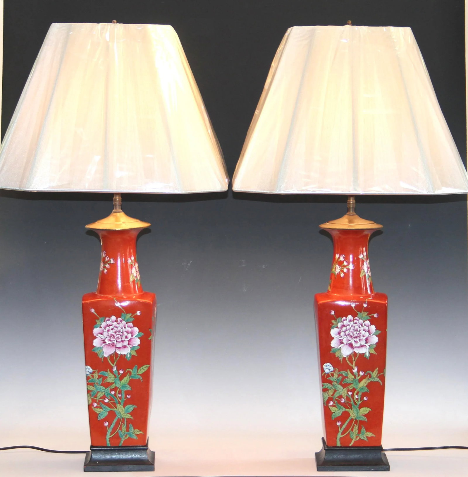 Pair 1970s Chinese Porcelain Chinoiserie Square Lamps Vase Famille Rouge - 8