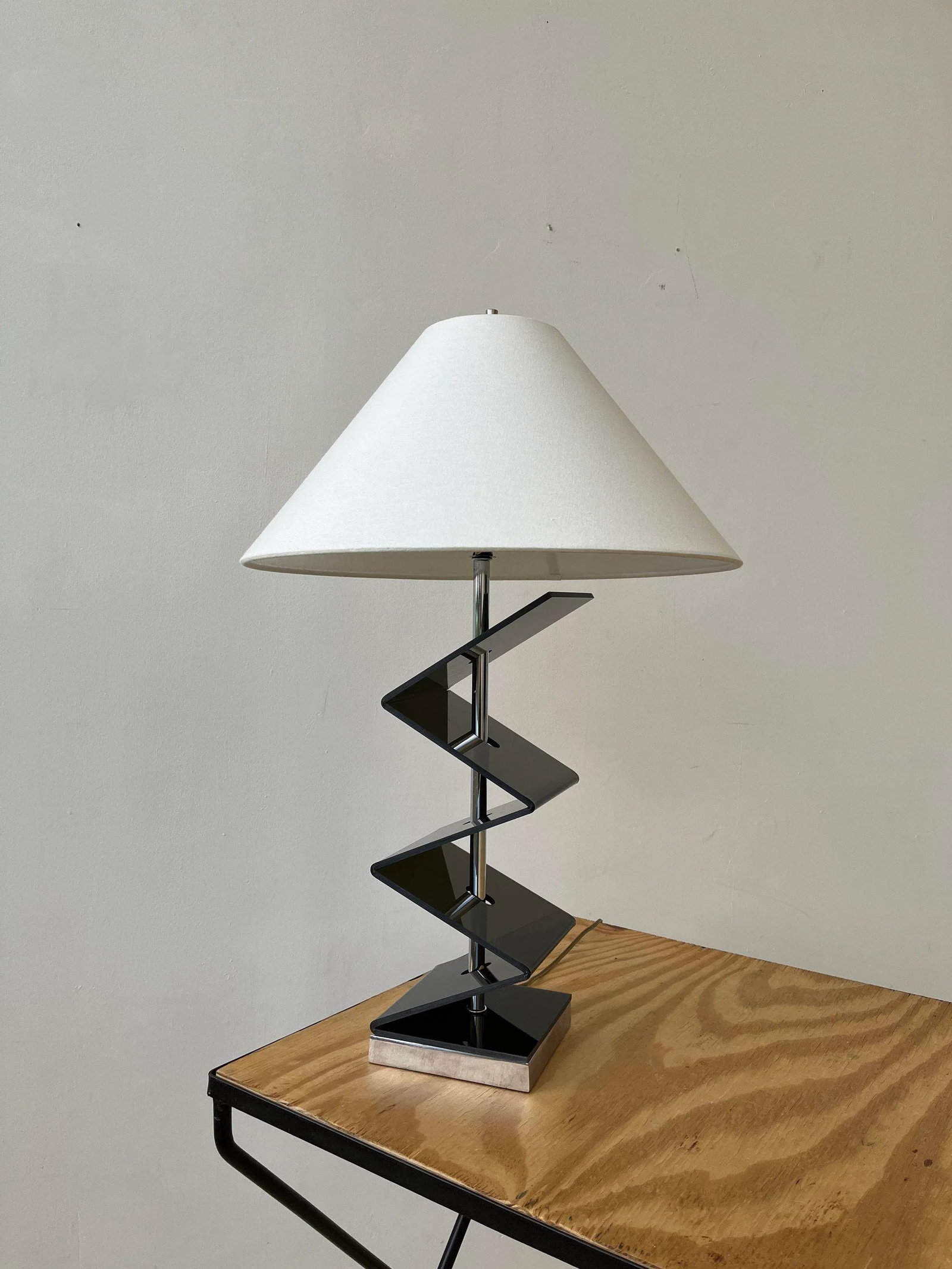 Vintage Smoke Gray Zig-Zag Plexi / Acrylic Table Lamp, Circa 1970s - 2