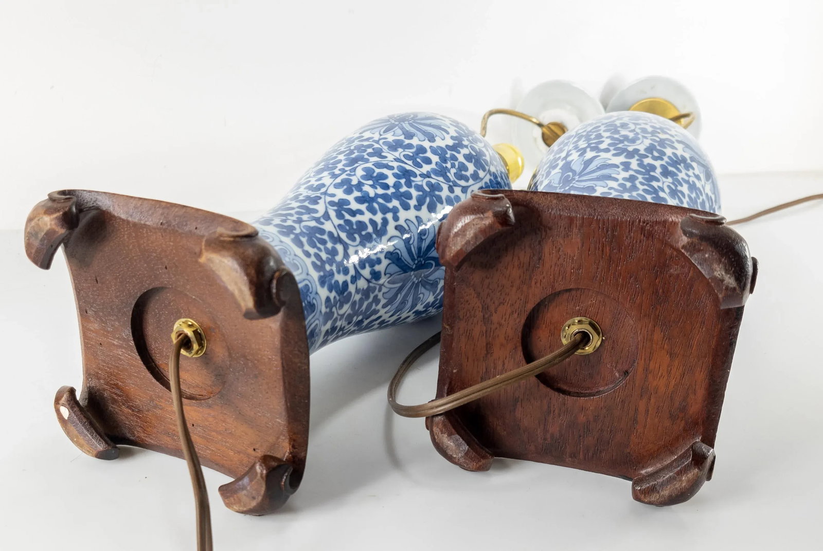 Chinese Chinoiserie Pair of Blue and White Table Lamps - 10