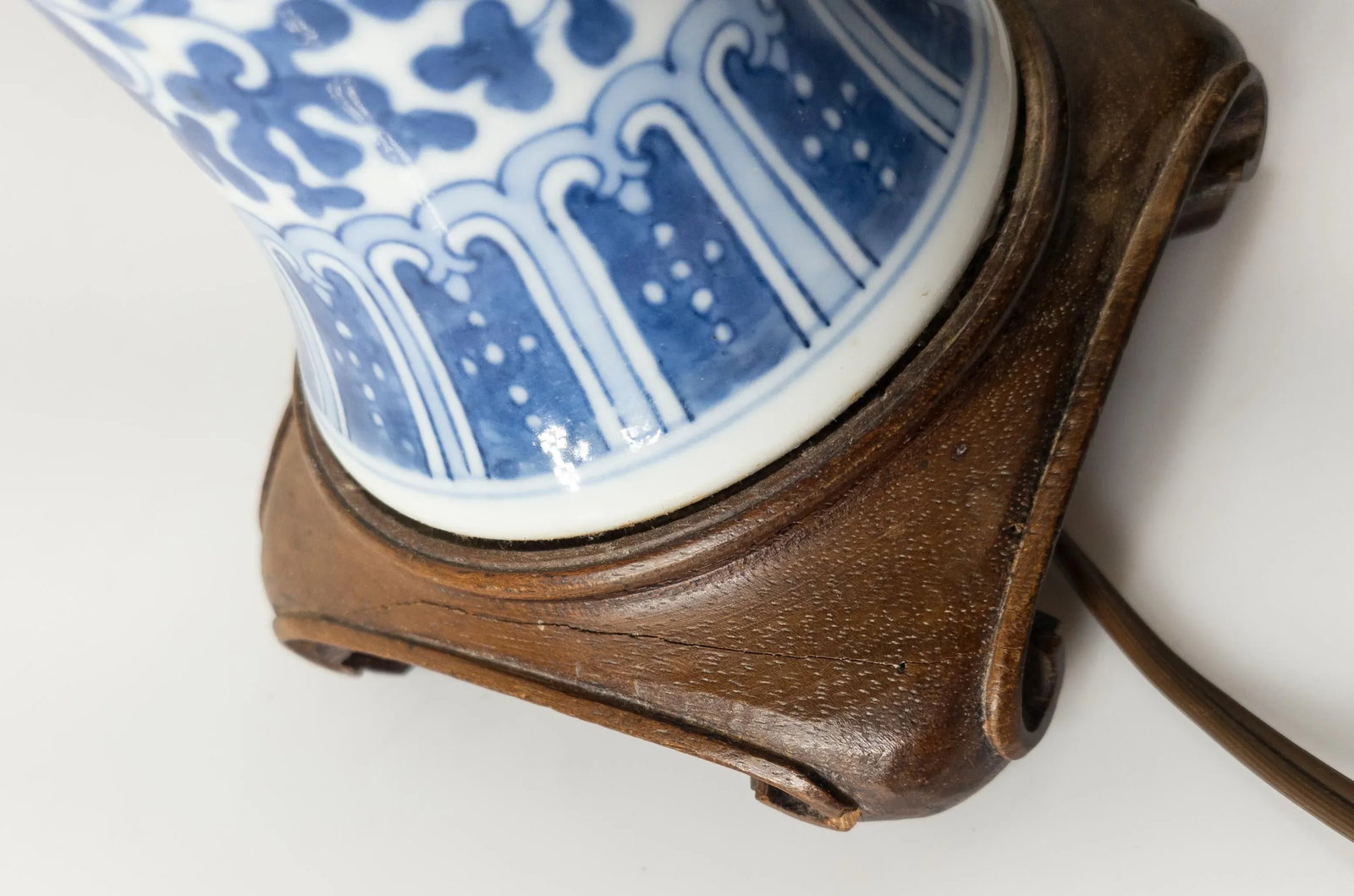 Chinese Chinoiserie Pair of Blue and White Table Lamps - 11