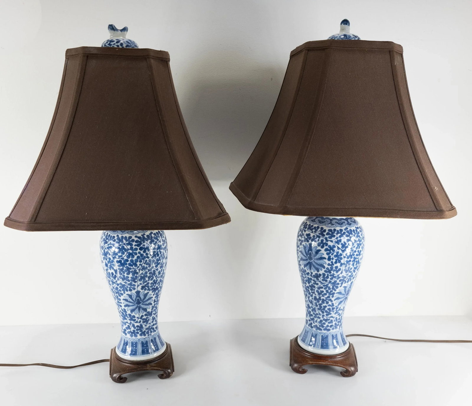 Chinese Chinoiserie Pair of Blue and White Table Lamps - 12