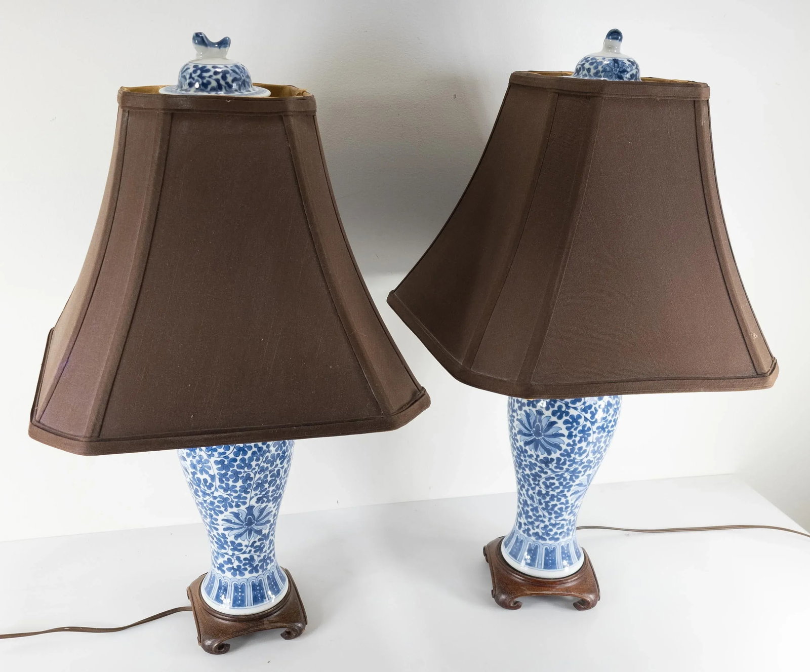 Chinese Chinoiserie Pair of Blue and White Table Lamps - 2