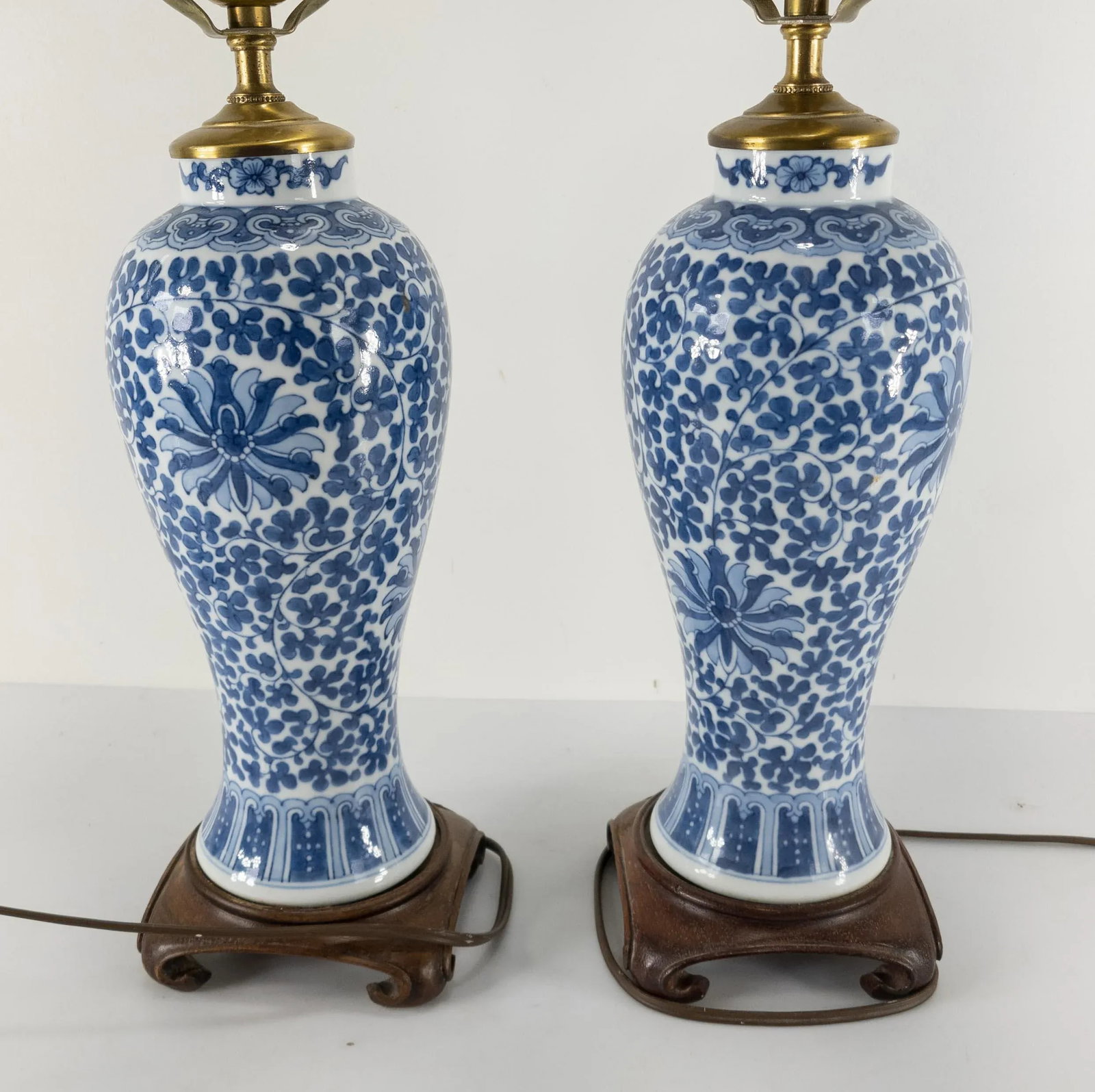 Chinese Chinoiserie Pair of Blue and White Table Lamps - 7