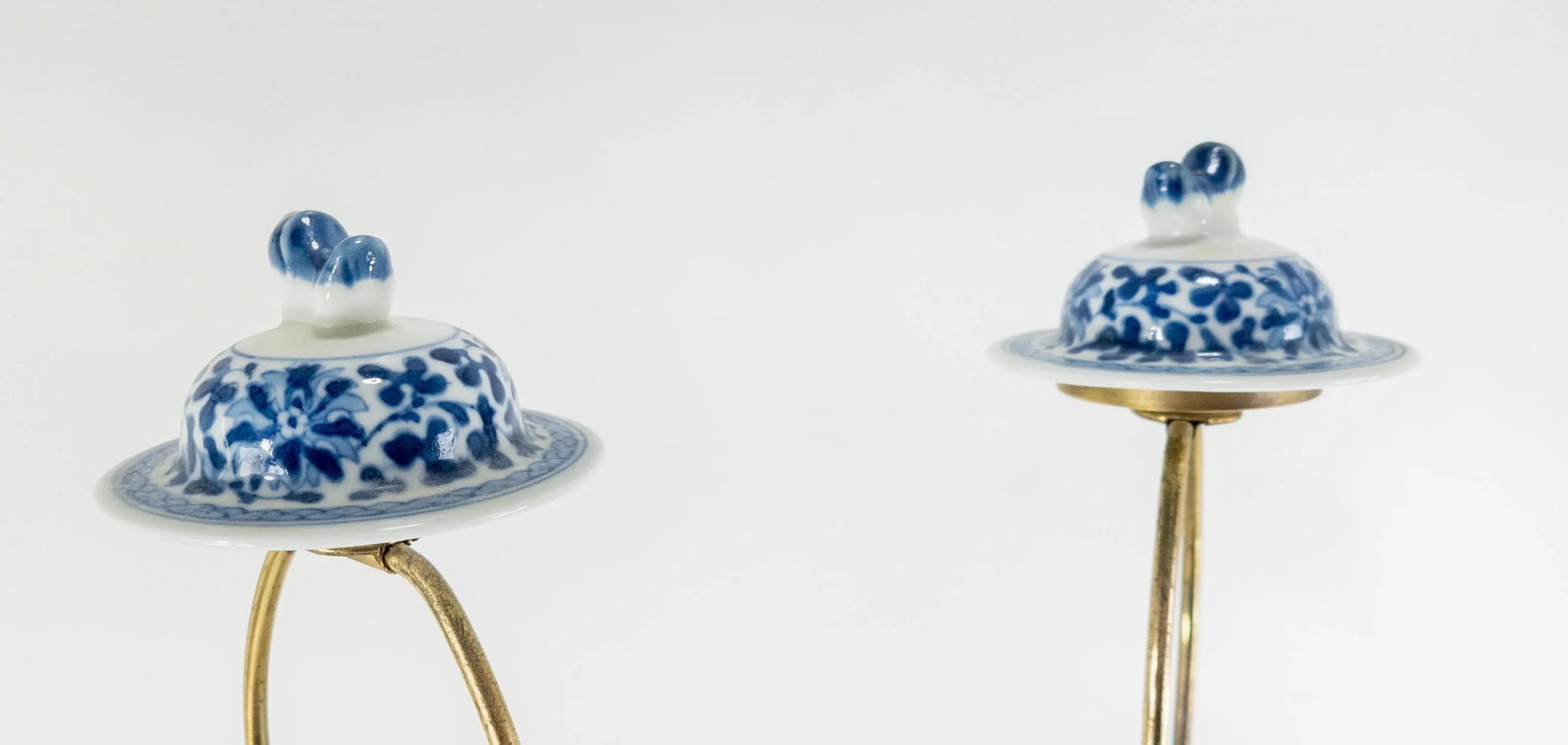 Chinese Chinoiserie Pair of Blue and White Table Lamps - 9