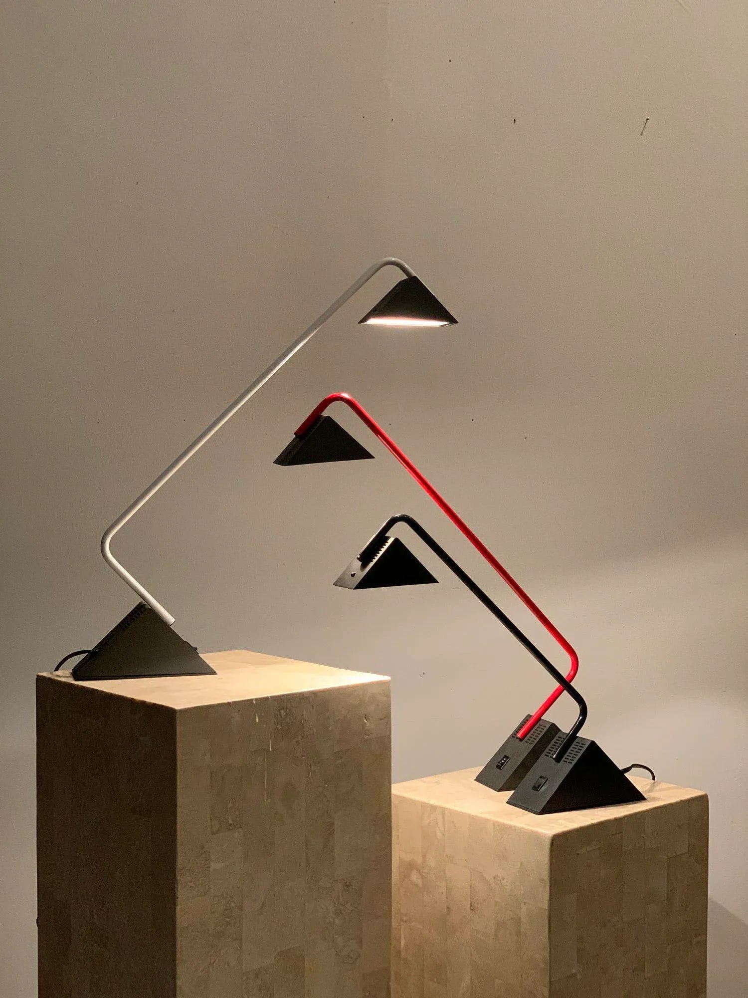 Vintage Postmodern Disegno Italia Black Enameled Metal + Molded Plastic Angy Desk Lamp, Circa 1970s - 11