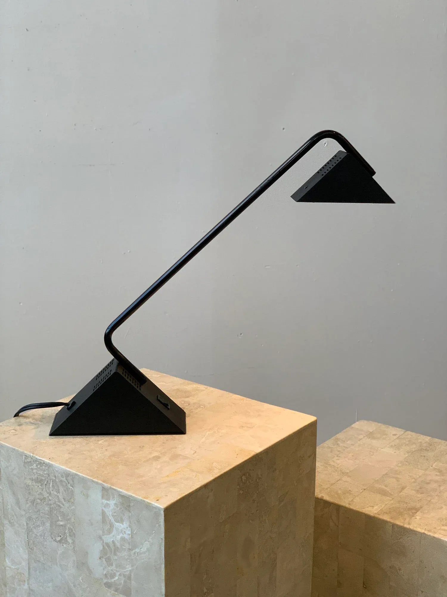Vintage Postmodern Disegno Italia Black Enameled Metal + Molded Plastic Angy Desk Lamp, Circa 1970s - 13