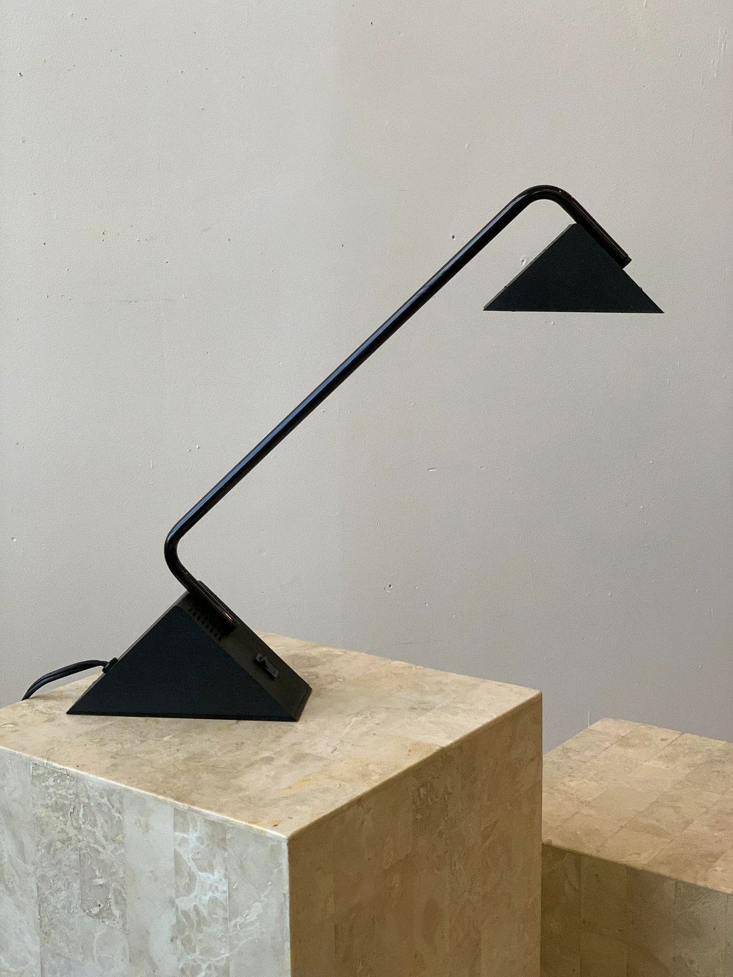 Vintage Postmodern Disegno Italia Black Enameled Metal + Molded Plastic Angy Desk Lamp, Circa 1970s - 3