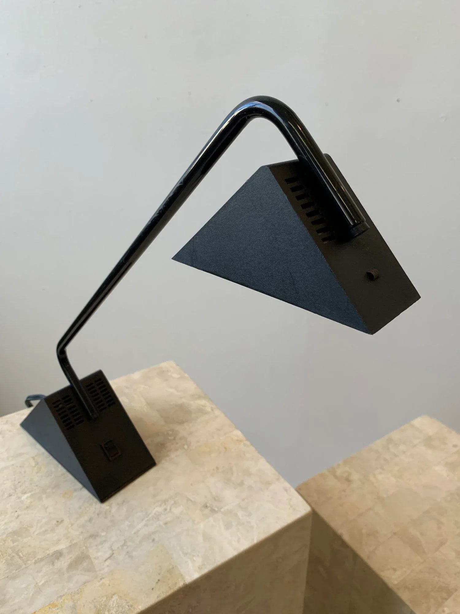 Vintage Postmodern Disegno Italia Black Enameled Metal + Molded Plastic Angy Desk Lamp, Circa 1970s - 4