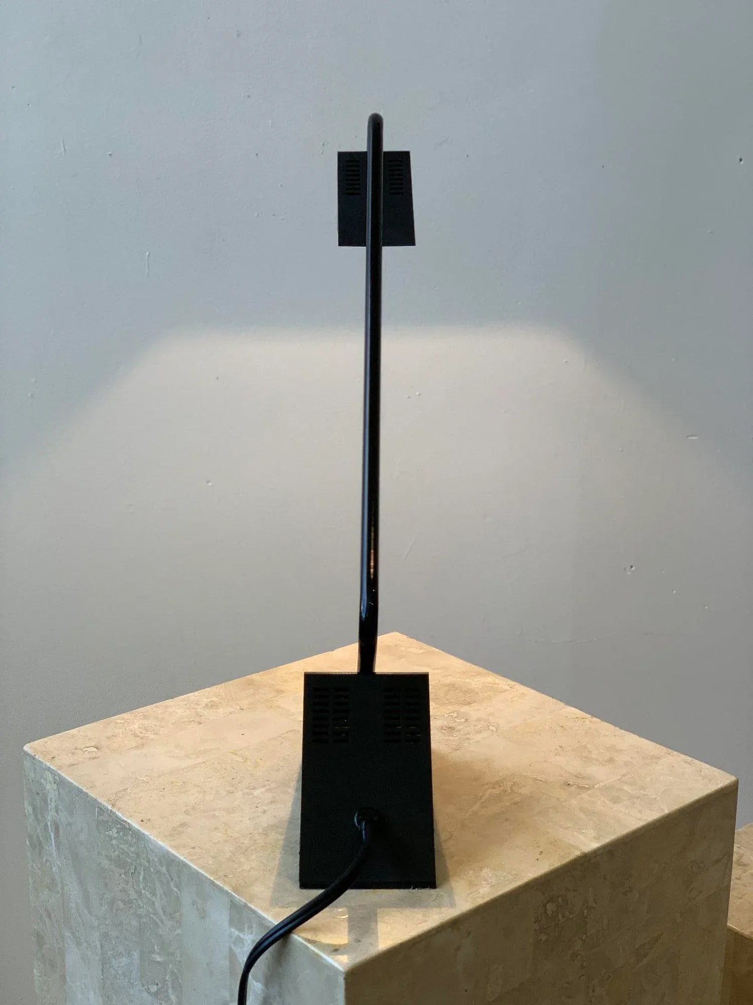Vintage Postmodern Disegno Italia Black Enameled Metal + Molded Plastic Angy Desk Lamp, Circa 1970s - 7