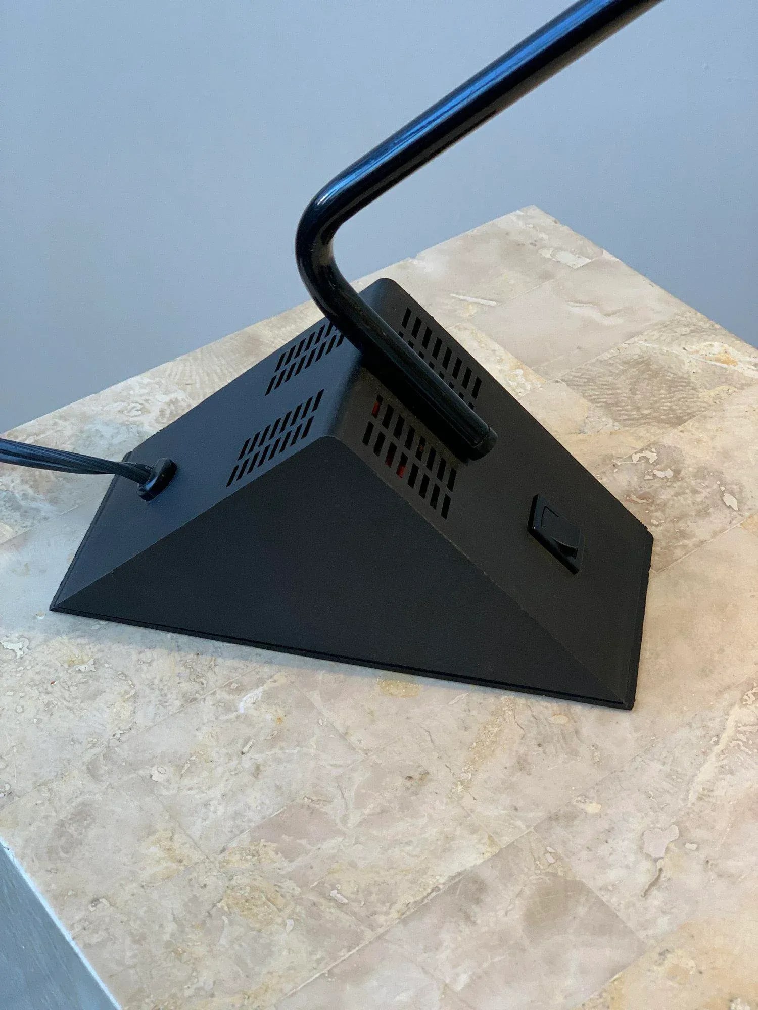 Vintage Postmodern Disegno Italia Black Enameled Metal + Molded Plastic Angy Desk Lamp, Circa 1970s - 8