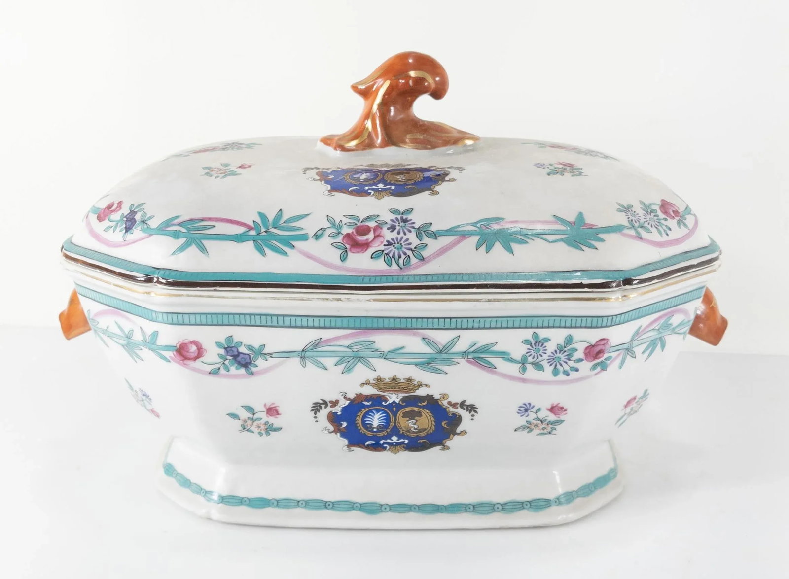 Contemporary Chinoiserie Chinese Export Famille Rose Tureen - 4