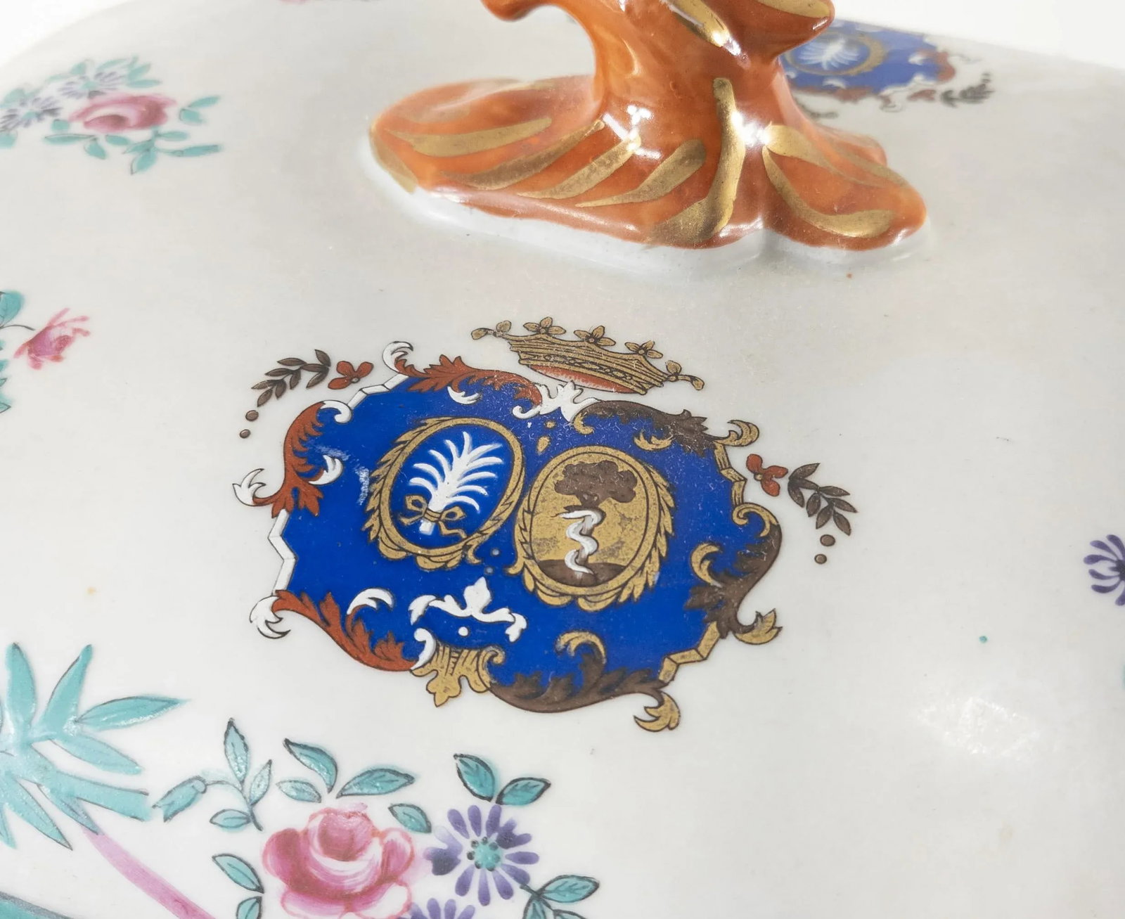 Contemporary Chinoiserie Chinese Export Famille Rose Tureen - 7
