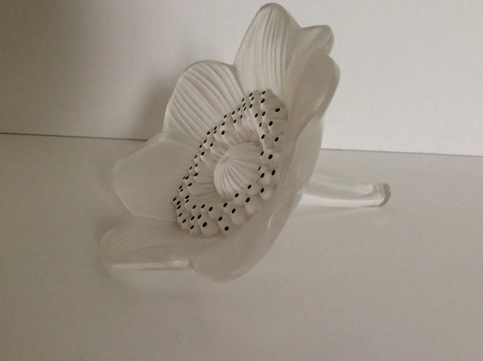 1990s Lalique Anemone Frosted Crystal Paperweight - 4