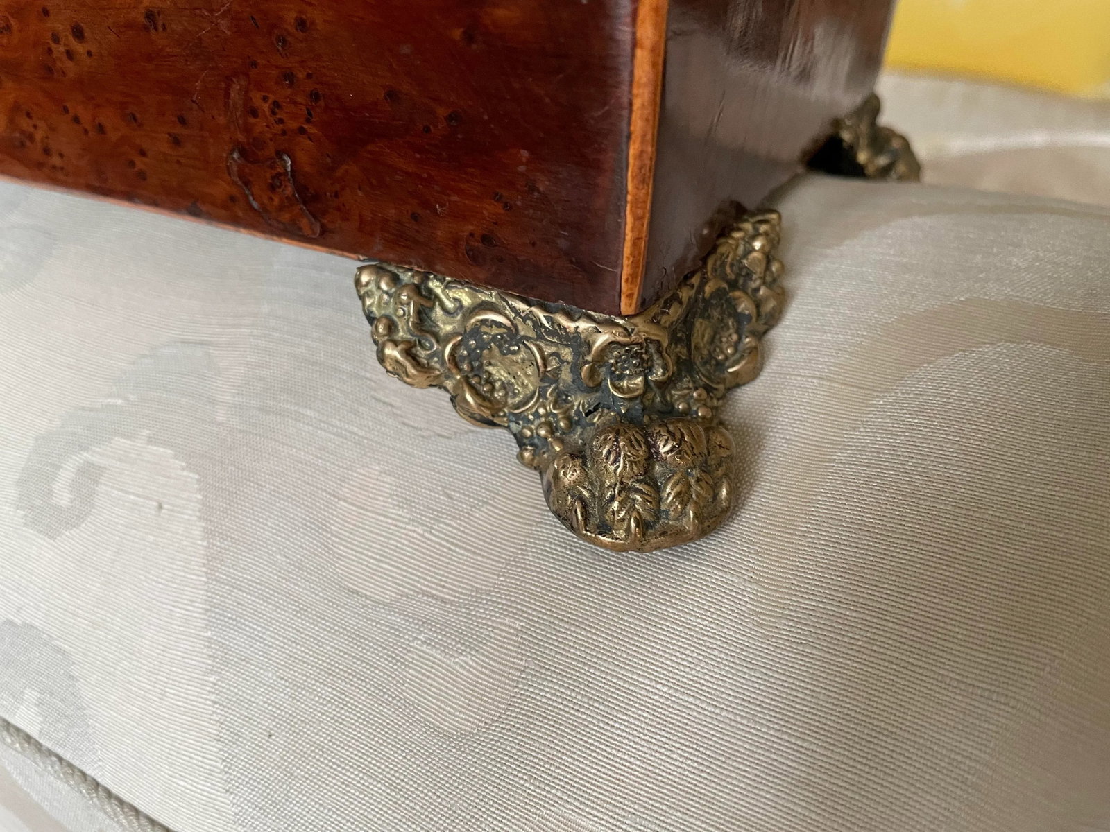 Antique Regency Yew Burled Footed Tea Caddy - 2