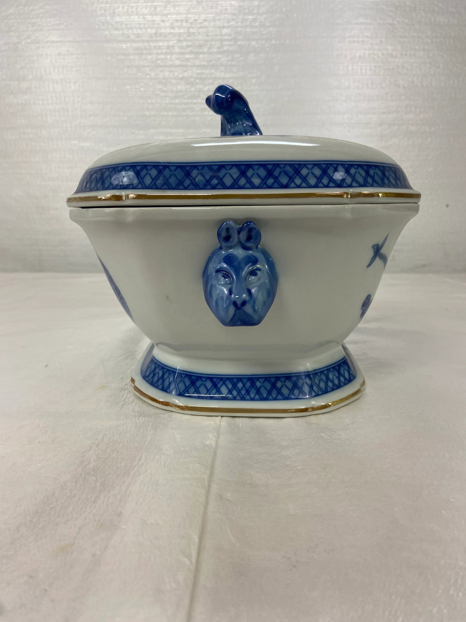 Mottahedeh Canton Tureen With Lid - 2