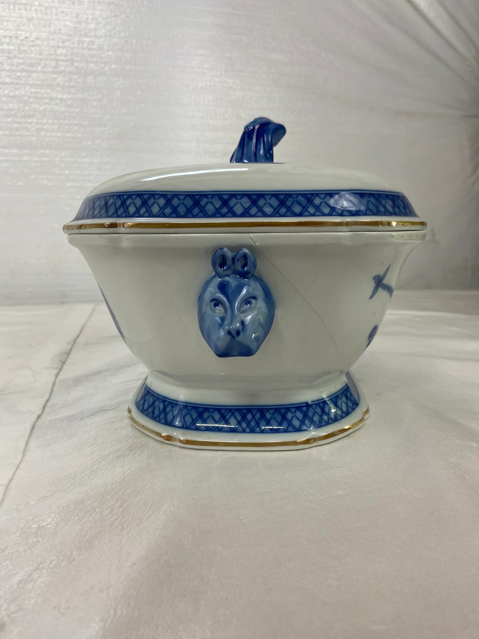 Mottahedeh Canton Tureen With Lid - 3