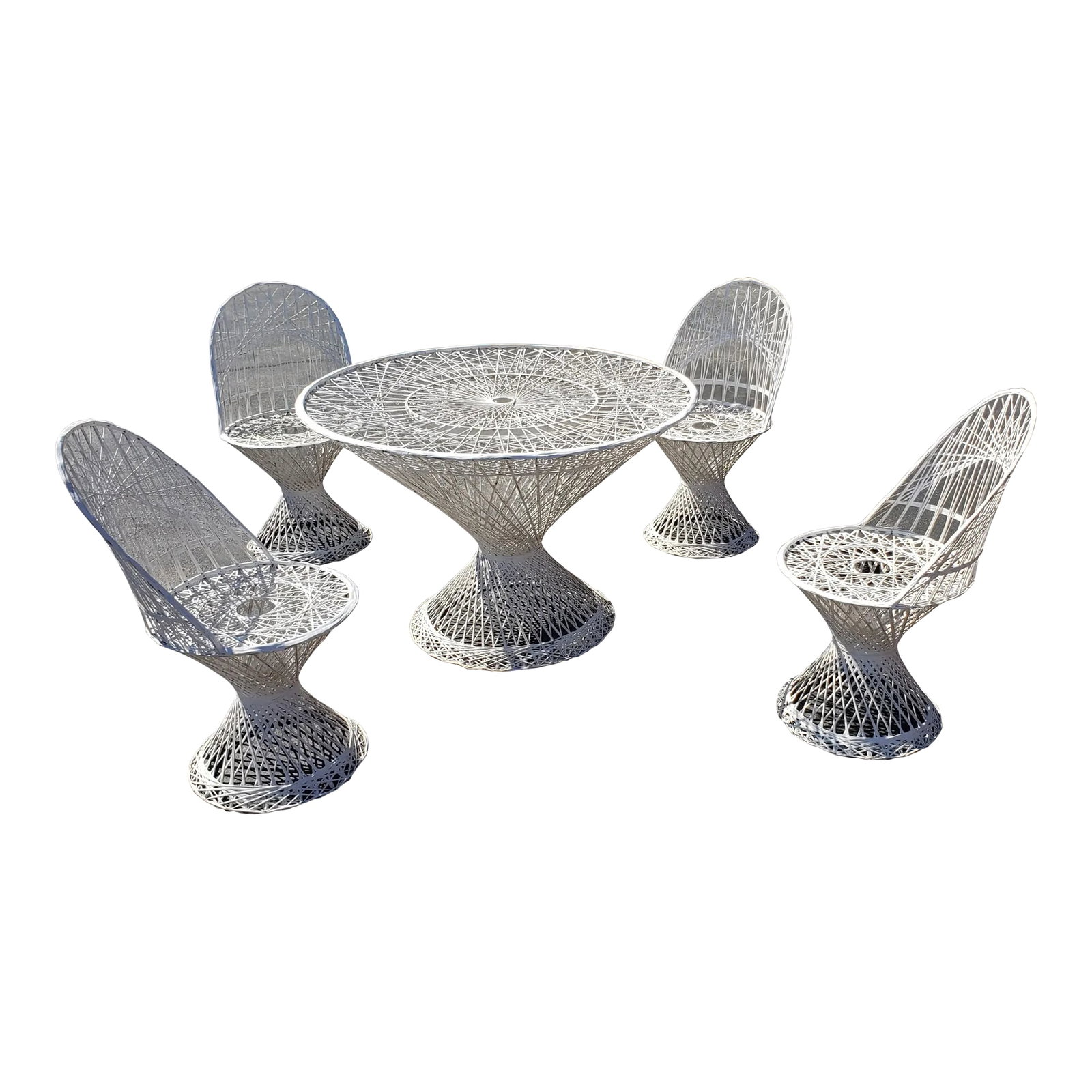 1960s Russell Woodard Spun Fiberglass Patio Set: 1960s Russell Woodard Spun Fiberglass Patio Set. Wow, make a statement in your garden with this set. It's so inviting. Nice set used mostly indoors or under a covered roof. Easy to maintain dining