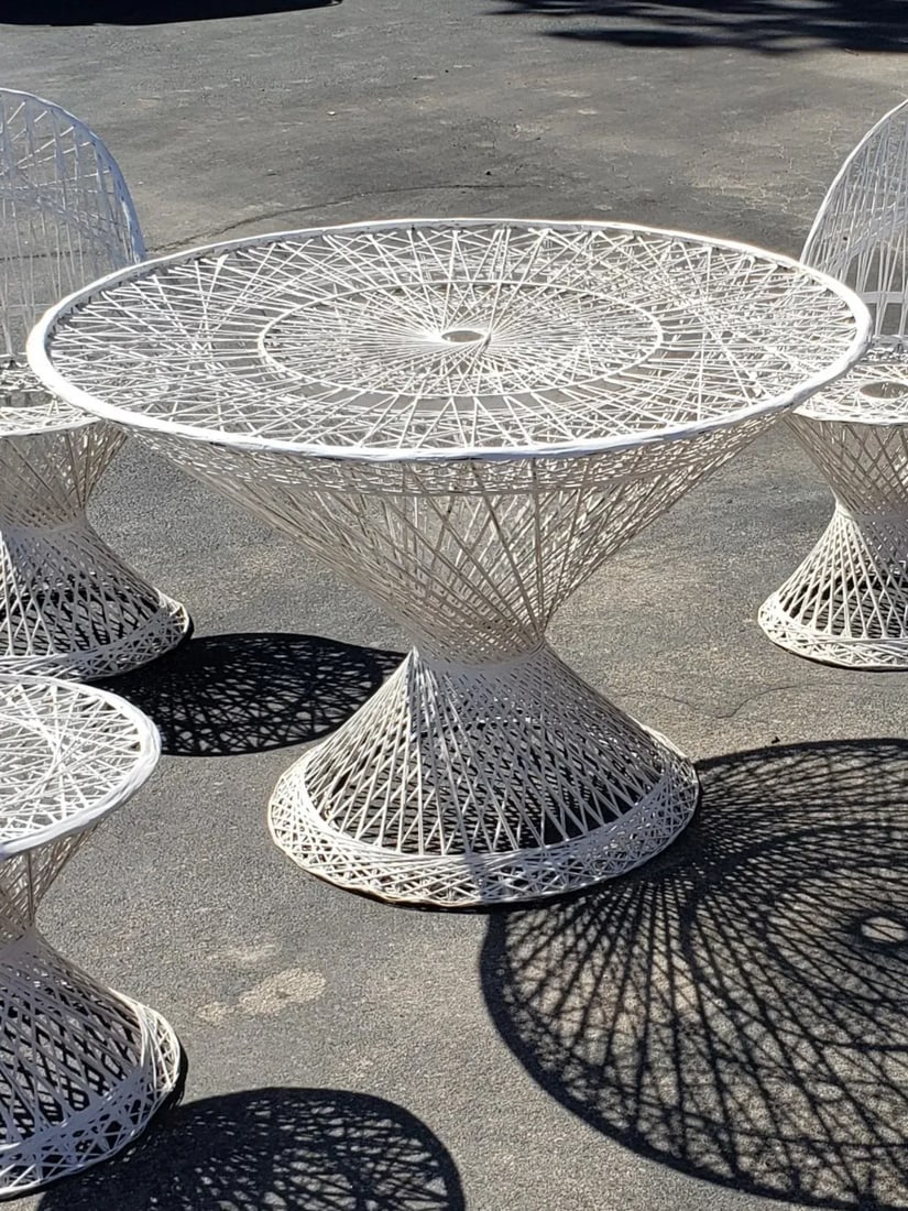 1960s Russell Woodard Spun Fiberglass Patio Set - 2