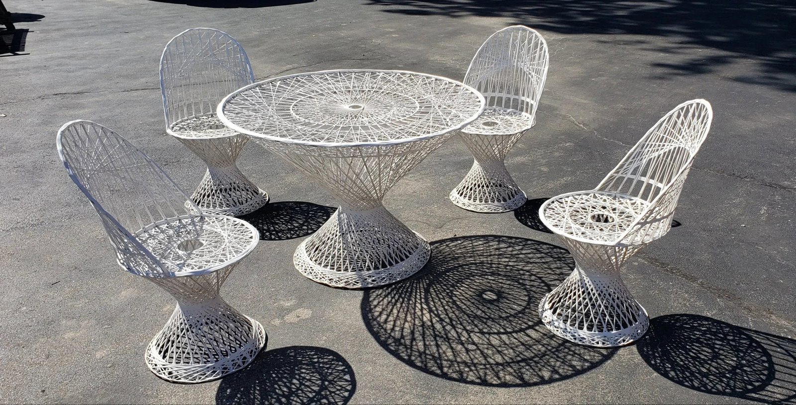1960s Russell Woodard Spun Fiberglass Patio Set - 3