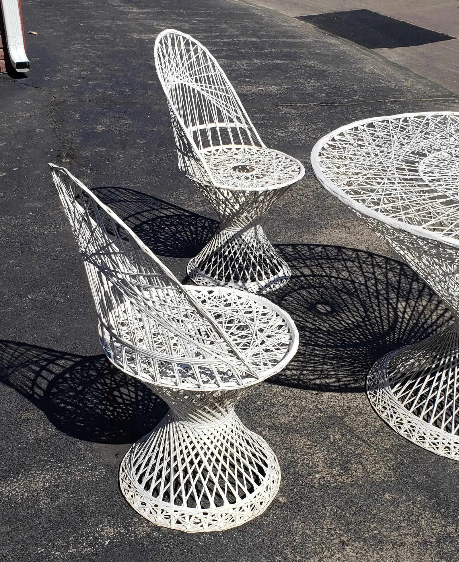 1960s Russell Woodard Spun Fiberglass Patio Set - 4