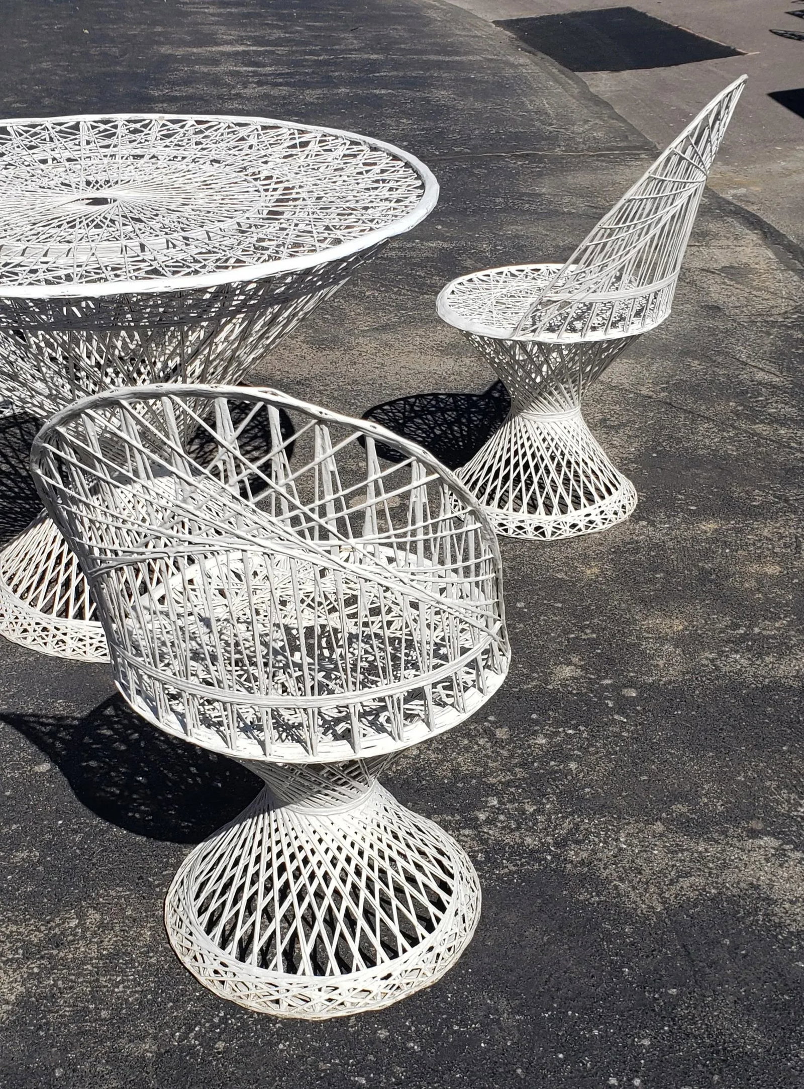 1960s Russell Woodard Spun Fiberglass Patio Set - 5