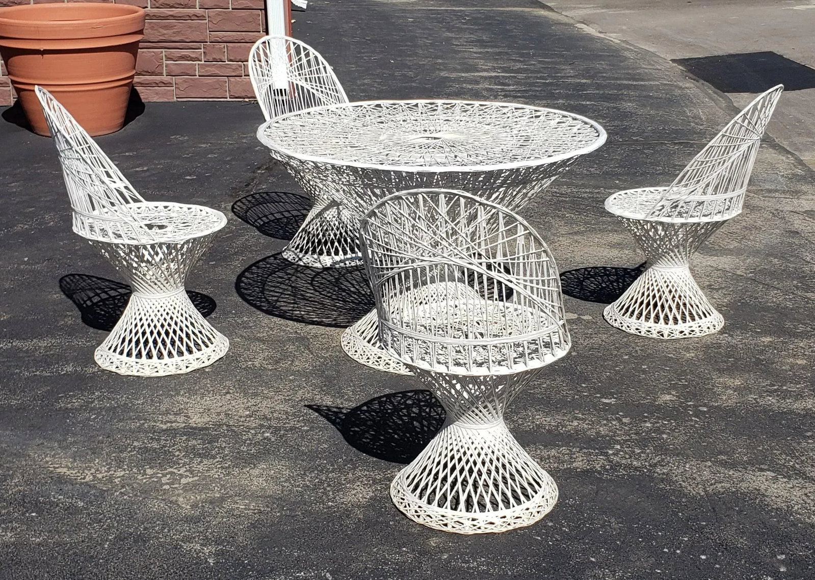 1960s Russell Woodard Spun Fiberglass Patio Set - 6