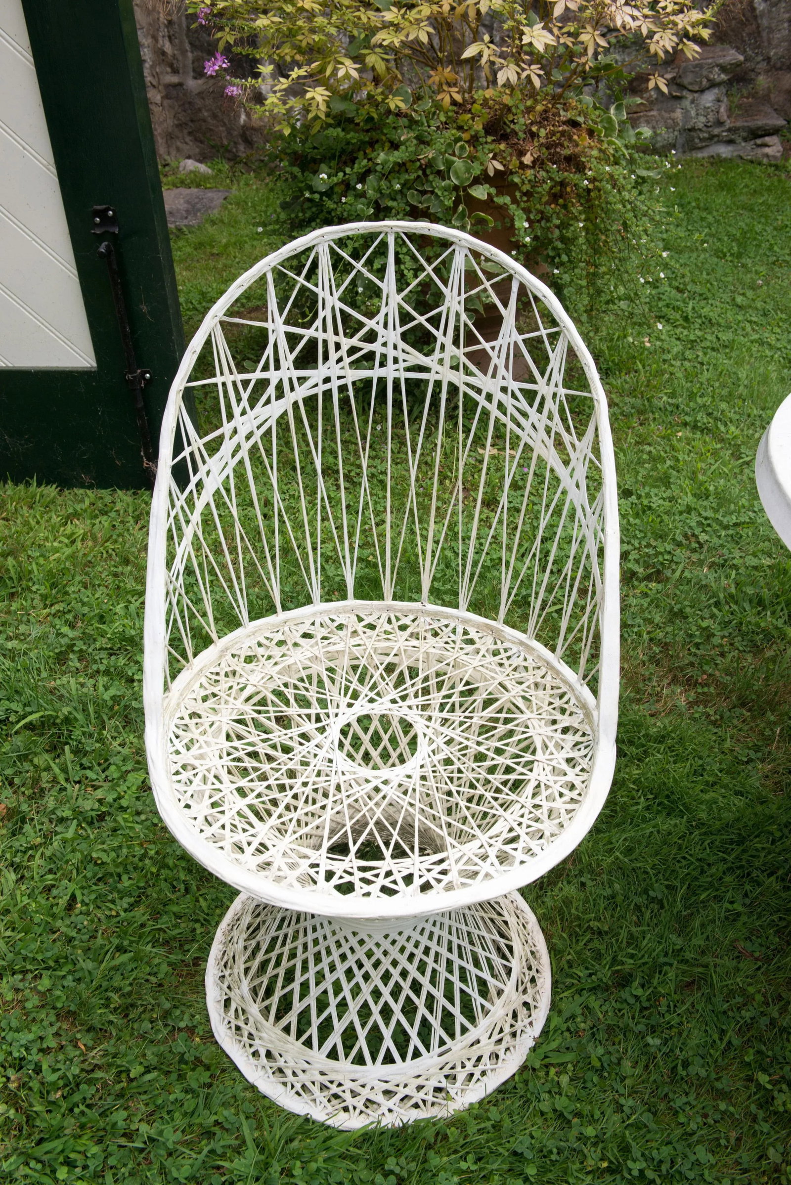 1960s Russell Woodard Four Chairs & Round Table of Spun Fiberglass - Set of 5 - 4