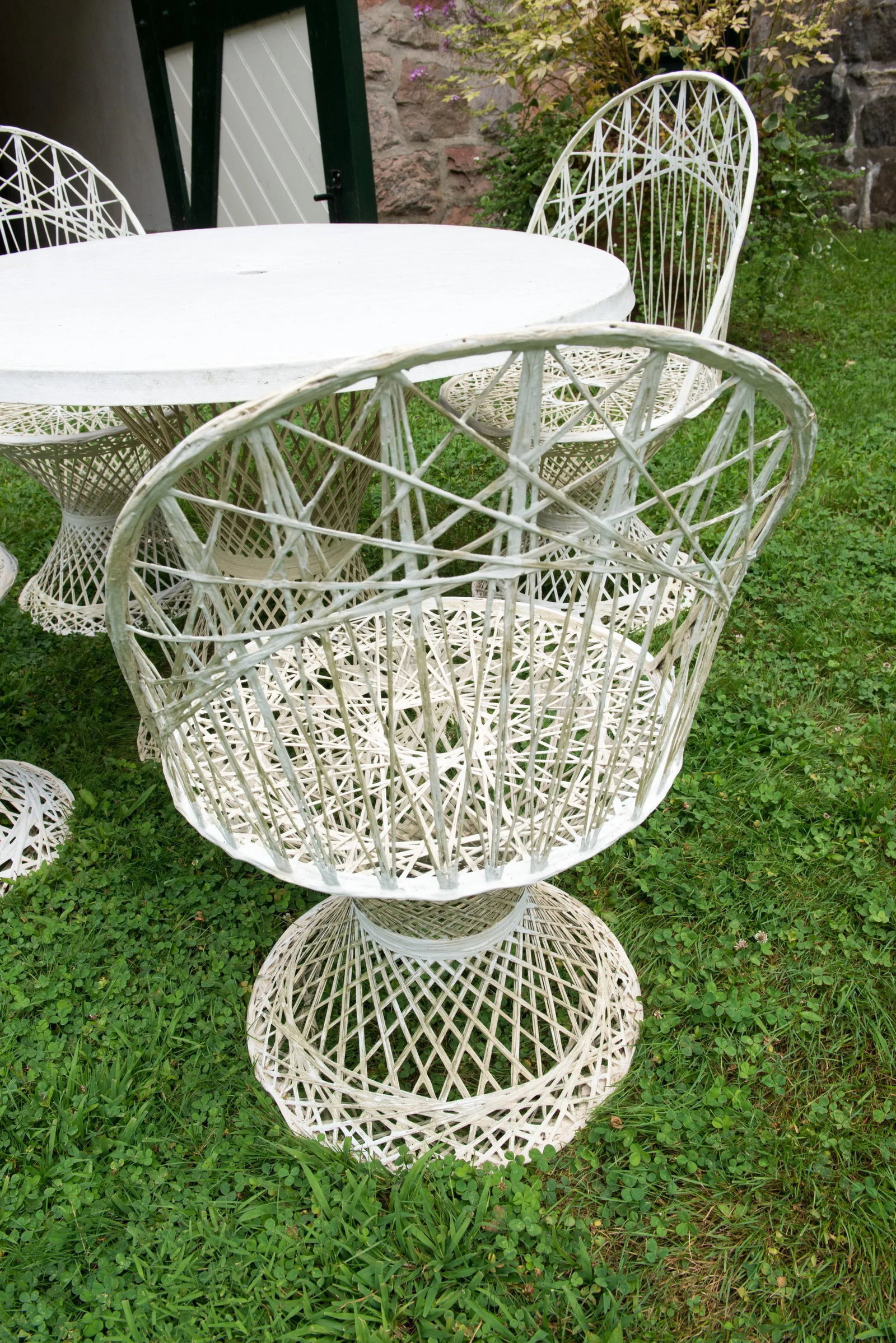 1960s Russell Woodard Four Chairs & Round Table of Spun Fiberglass - Set of 5 - 6