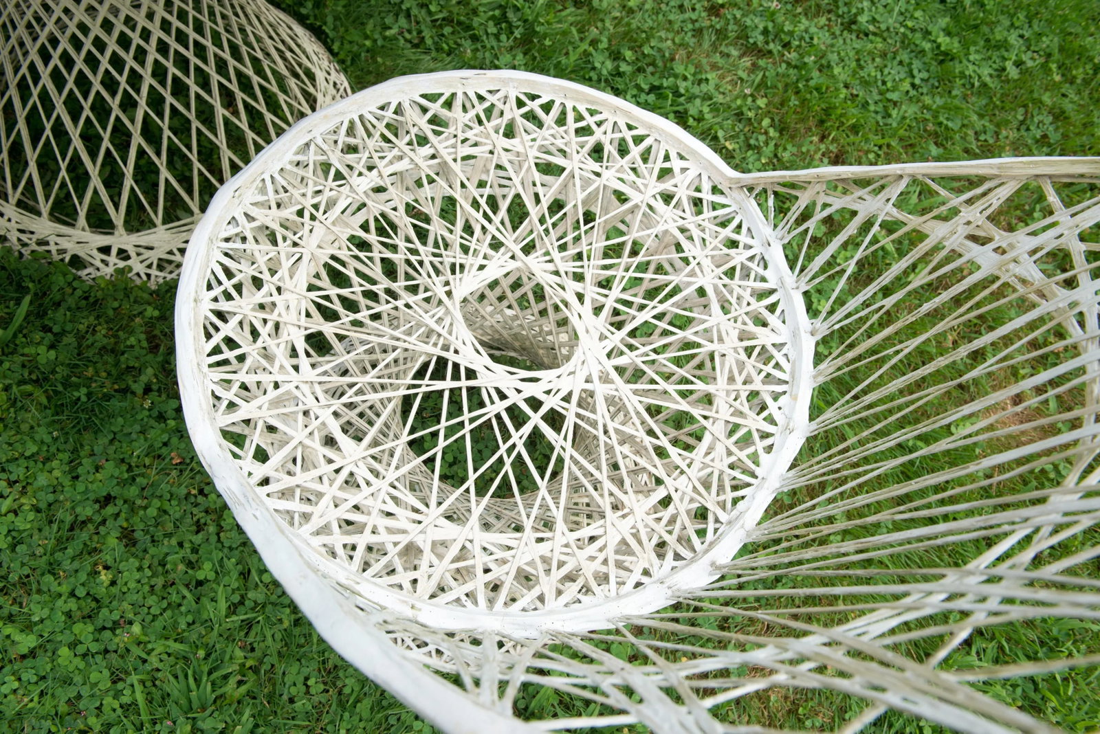 1960s Russell Woodard Four Chairs & Round Table of Spun Fiberglass - Set of 5 - 7