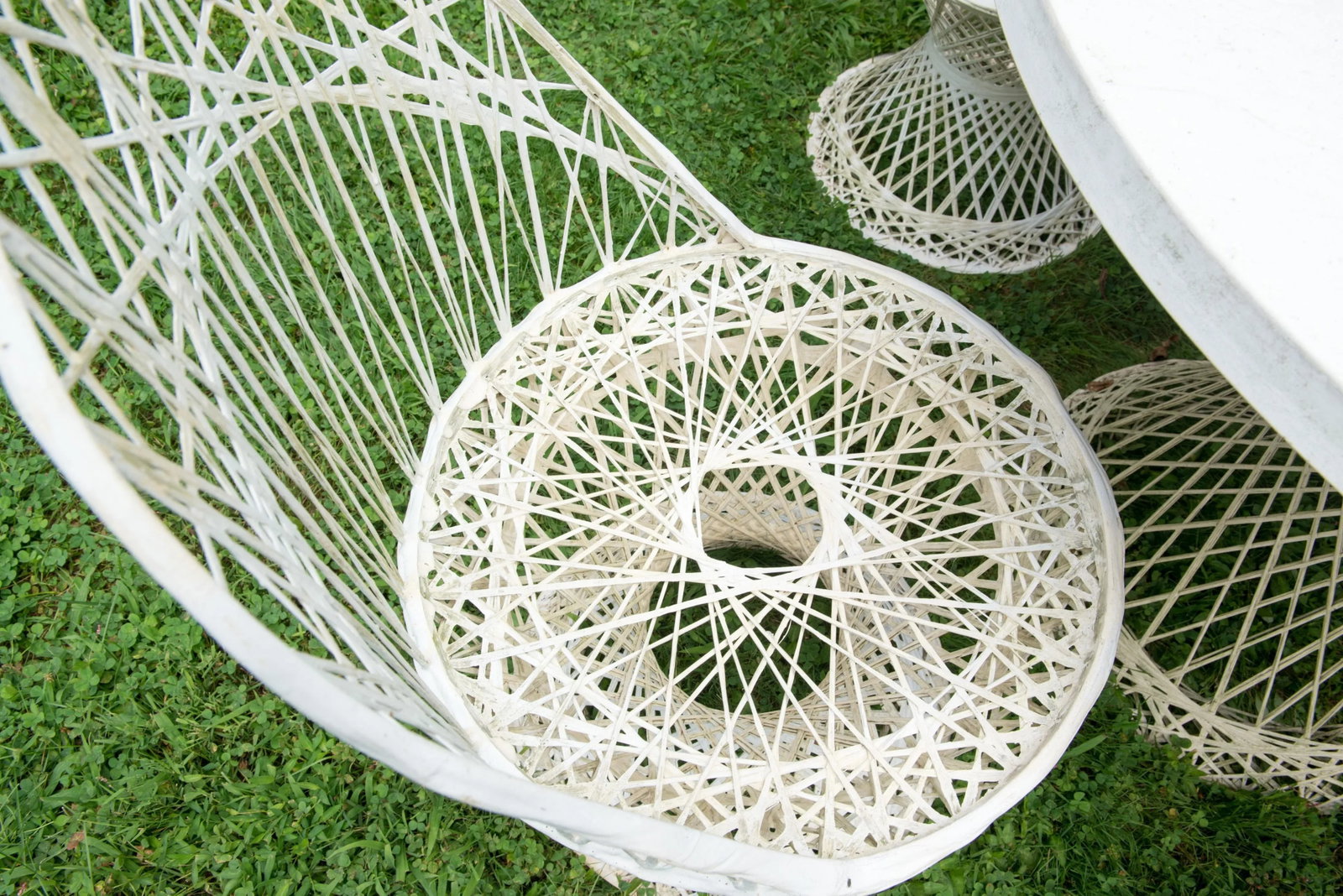 1960s Russell Woodard Four Chairs & Round Table of Spun Fiberglass - Set of 5 - 8